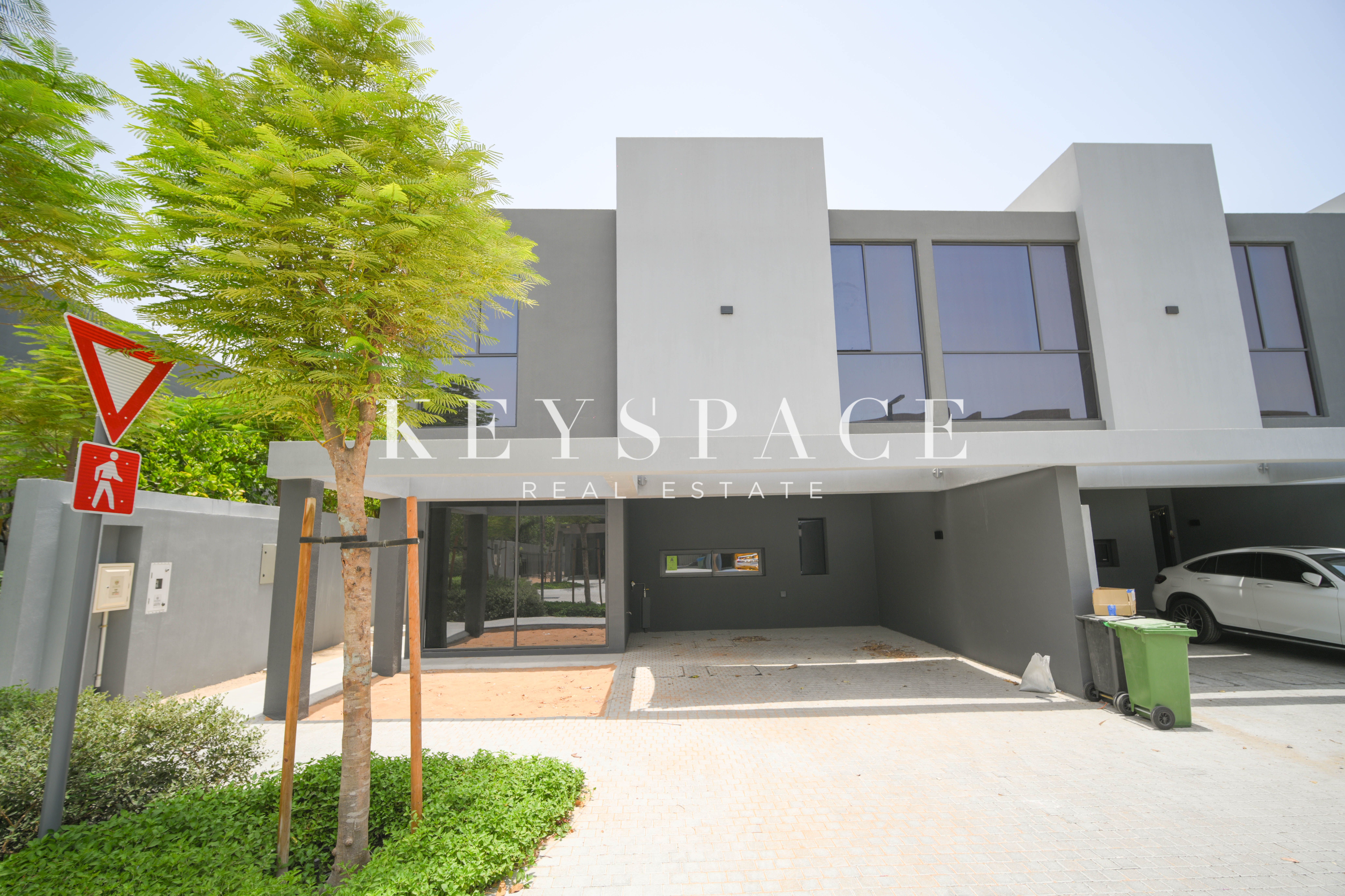 Nature-Connected Smart Residence with Contemporary Elegance | Resale