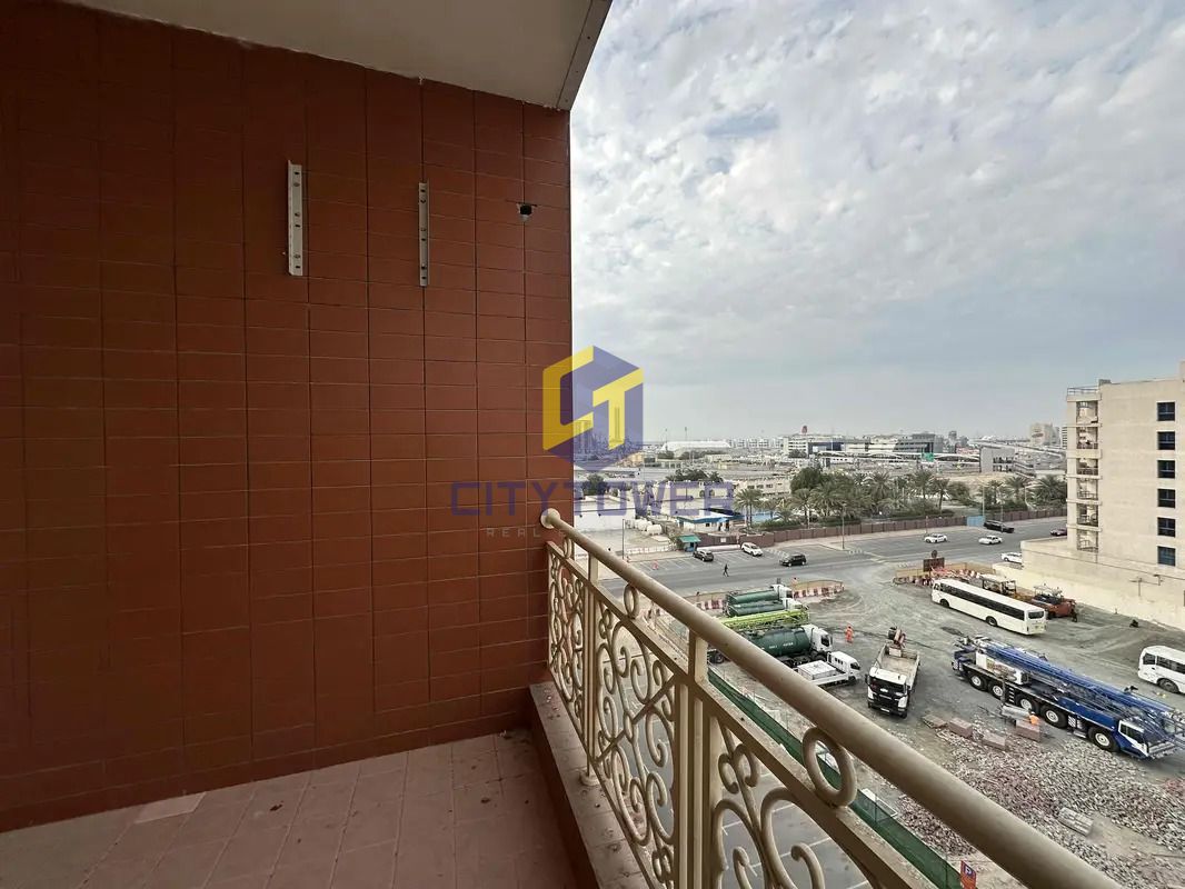 Bright and Large 2 Bedroom Hall Apartment in Al Raffa with Pool Gym
