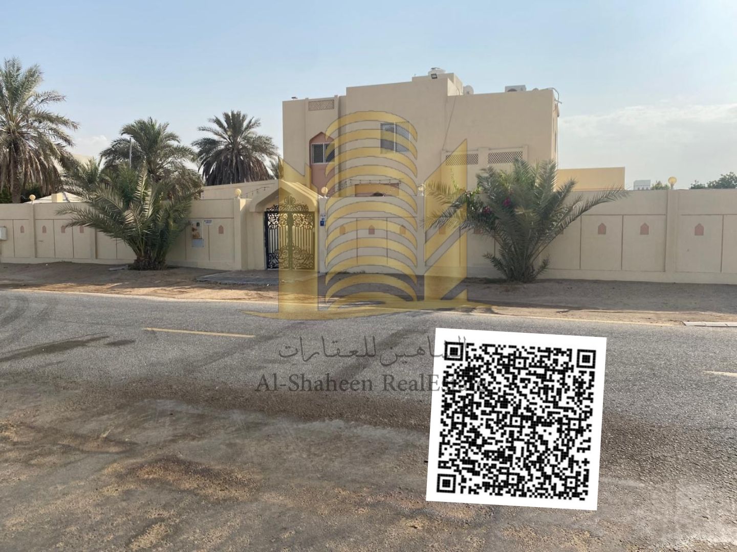 Villa for sale in Sharjah, Al Qarain area, in a very prime location. Area: 19,000 sq ft Two-story villa Consists of 6 bedrooms, a majlis, a living room, and a courtyard The villa is located on an asphalt road Spacious areas, master bedrooms, and double-gl