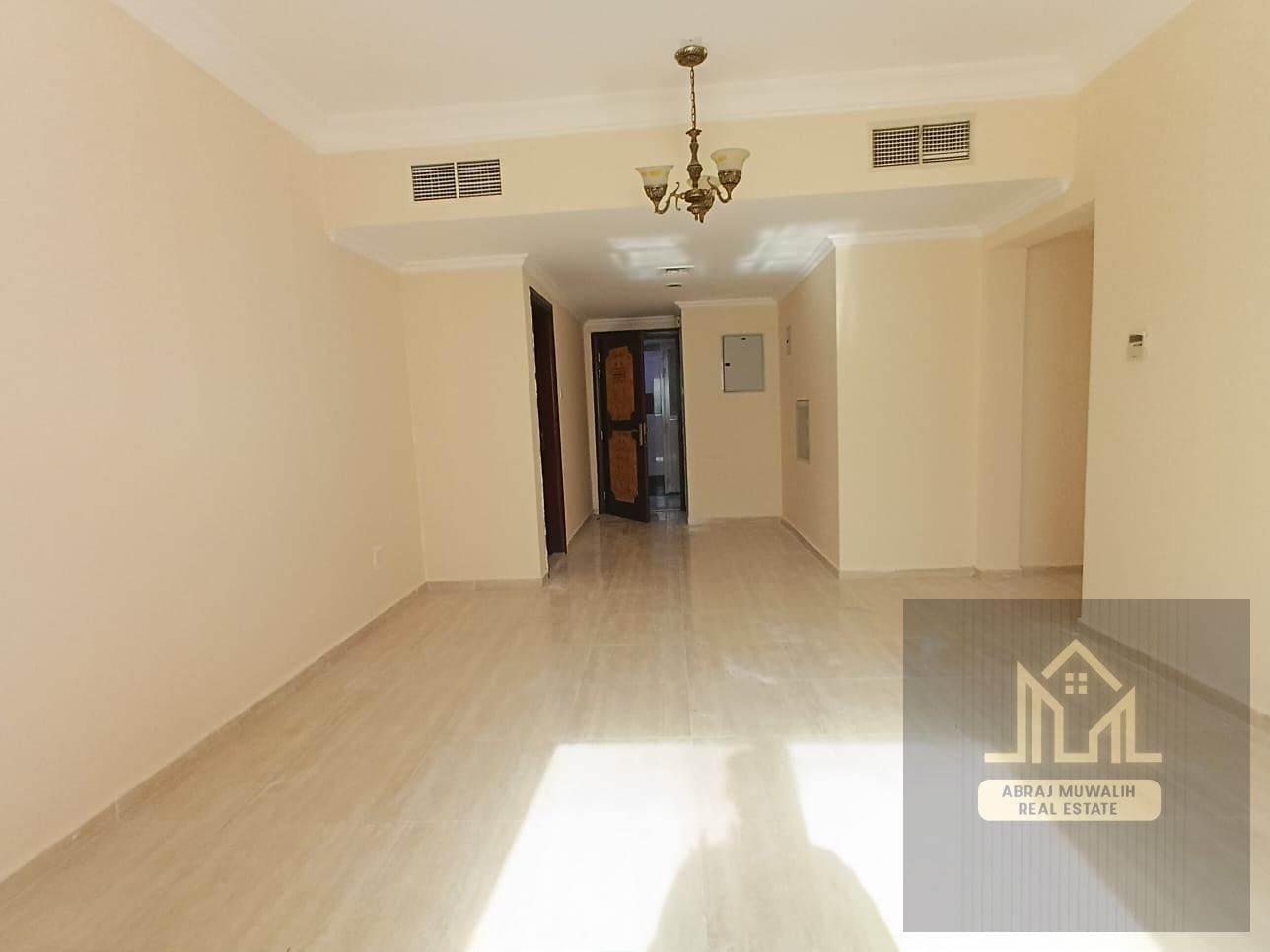 HOT OFFER READY TO MOVE APARTMENT WITH PARKING 2 WASHROOM \\NEAT AND CLEAN \\ JUST 37K