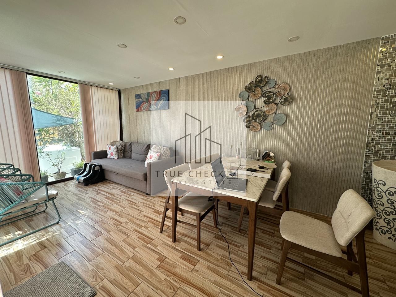 Extended Living Area | Corner Unit | Single Row | Fully Renovated