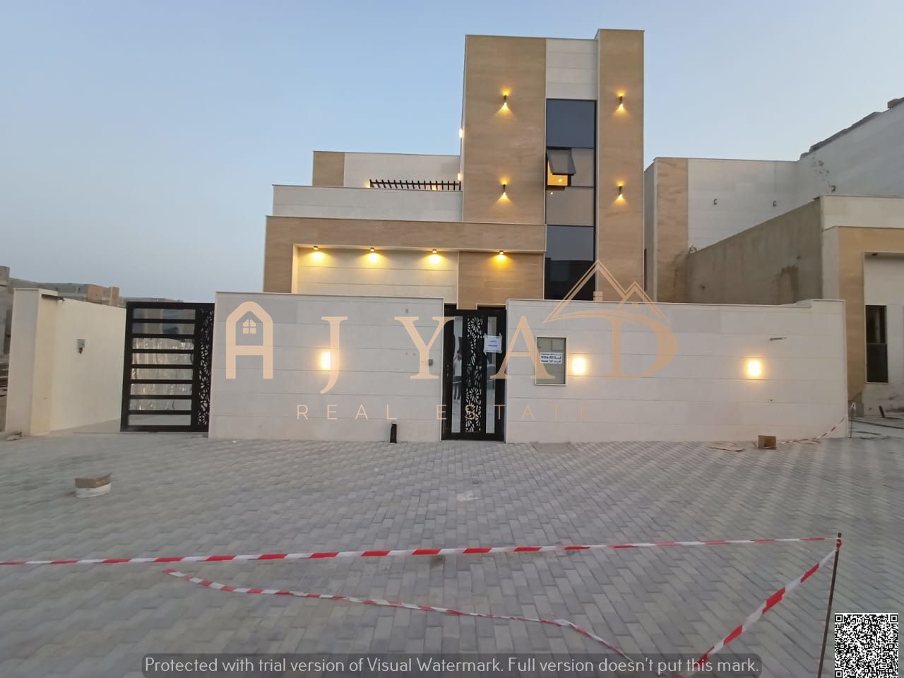 Super Modern Villa in a Prime Location Near the Mosque, 4 Master Bedrooms, at a Special Price Including Registration Fees - A Fantastic Opportunity fo