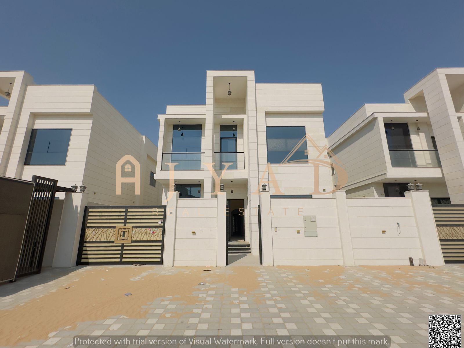 Villa directly from the owner, custom-finished, on a main street close to all services. Freehold ownership for all nationalities in one of Ajman's mos