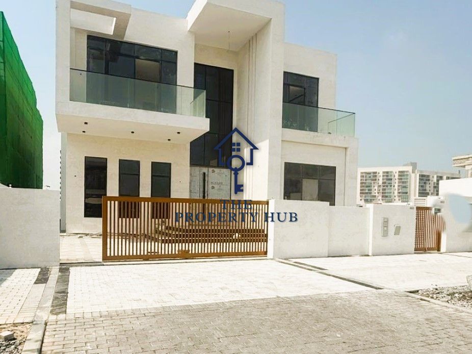Single Row l Pool l Maid Room l Elevator