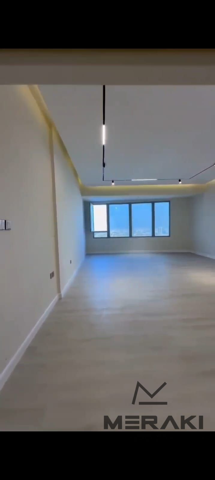 A stunning apartment for sale with 2 bedrooms and a living room (1700 sq ft) with a fully open view of the sea and the city.