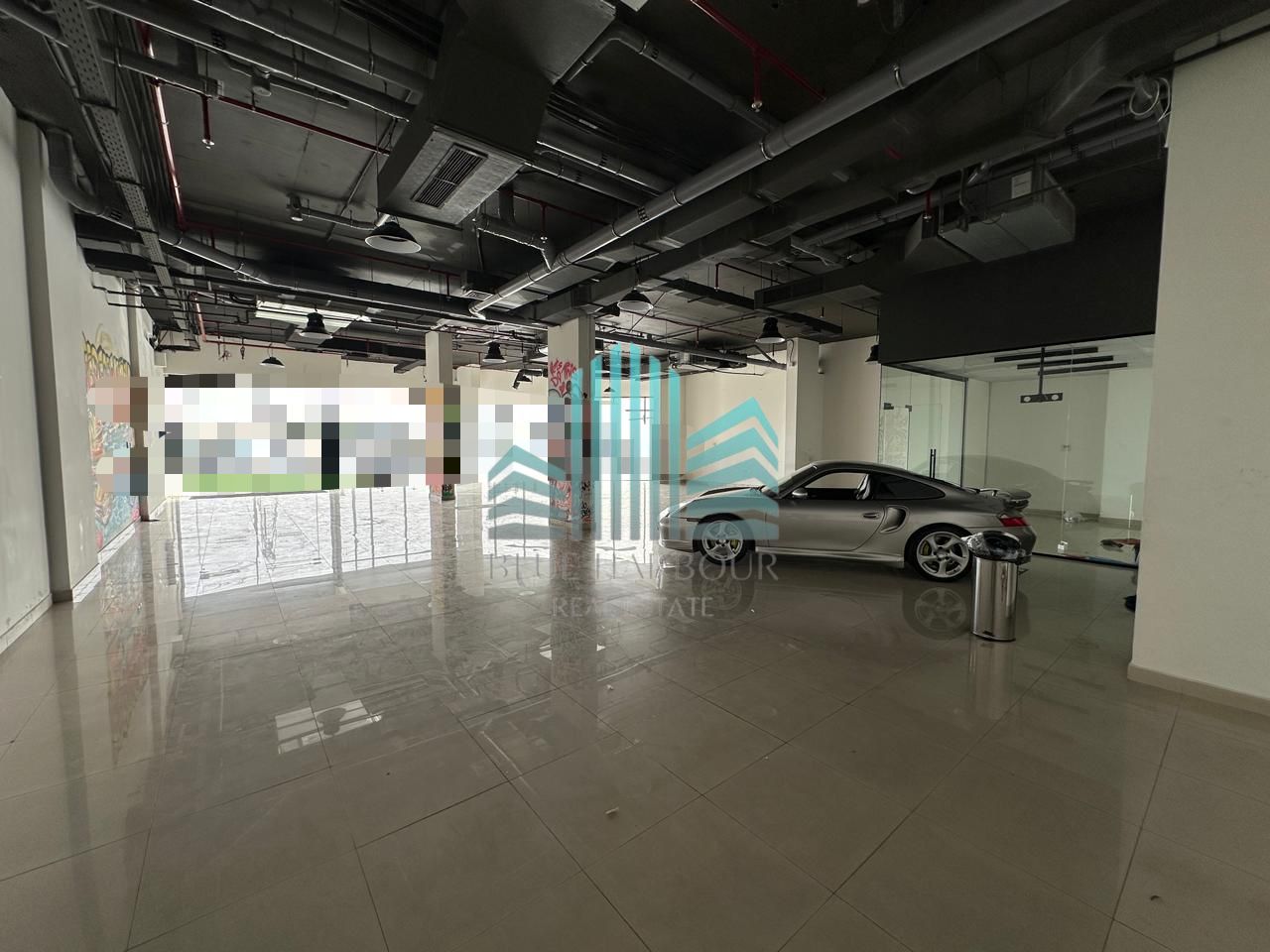 ROAD FACING | HUGE PANORAMIC GLASS WINDOW | HIGH FOOT TRAFFIC & VISIBILITY