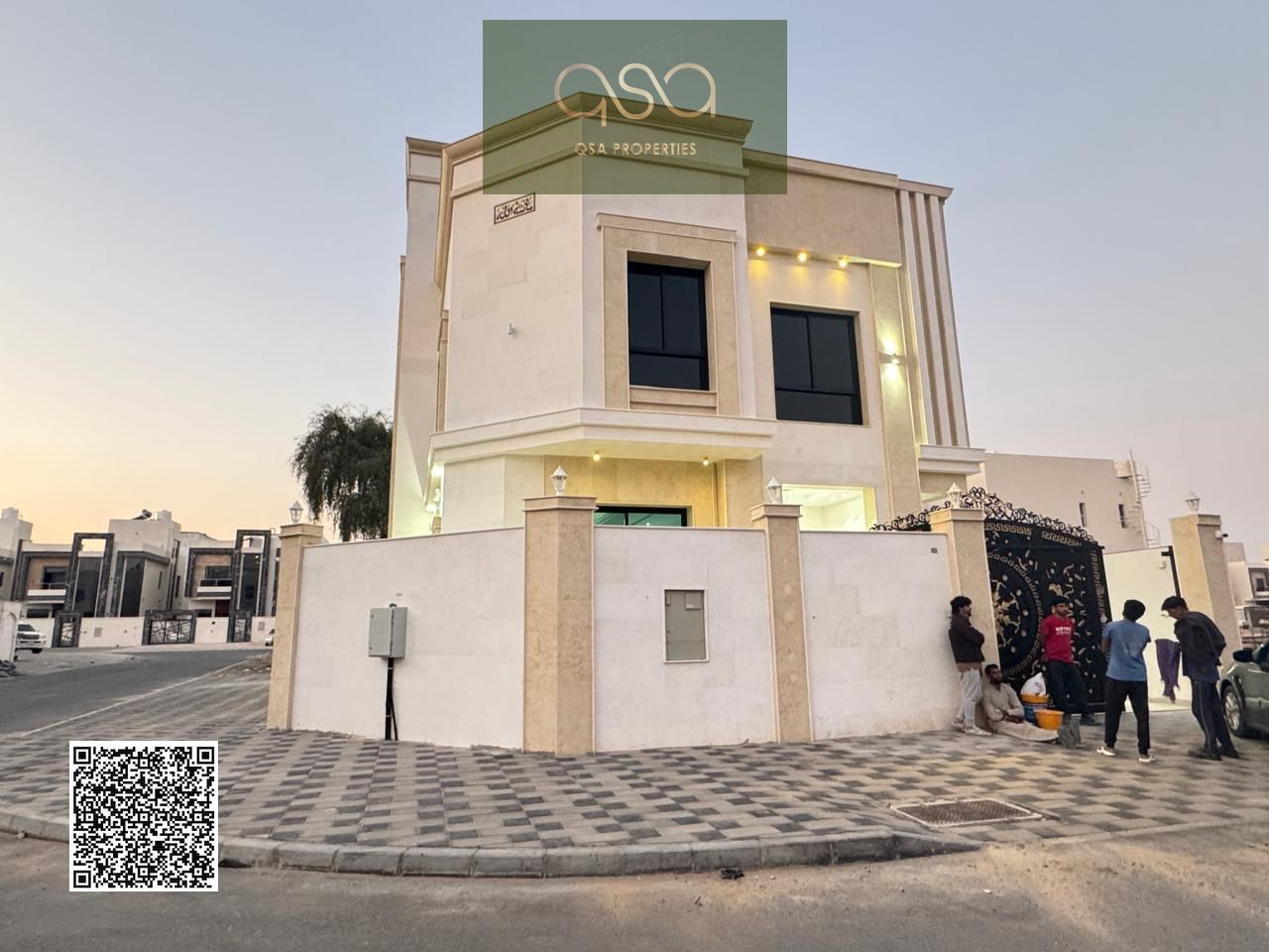 An exceptional opportunity! Brand new, ultra-luxurious corner villa on two streets, never before occupied, at the best price for everyone.
