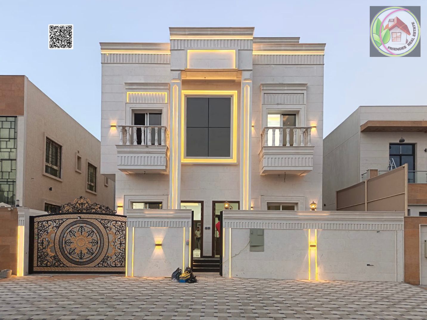 Luxury classic three-story villa for sale in the most beautiful area of Ajman - Al Zahiyah | Price includes registration, ownership, air conditioner
