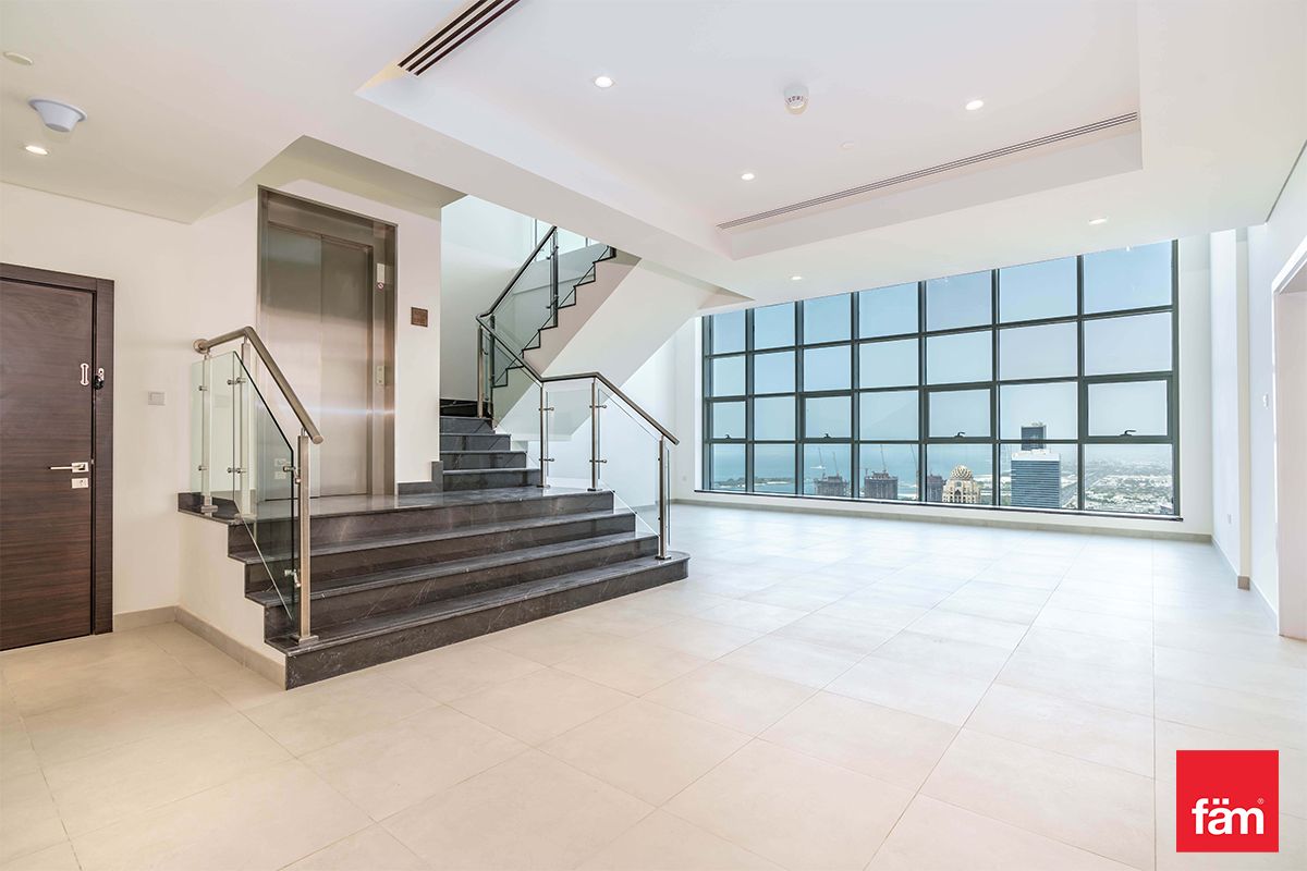 The only Triplex Penthouse with Pool and Lift