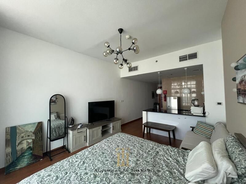 Fully Furnished ST/ Huge Layout / Balcony / Vacant