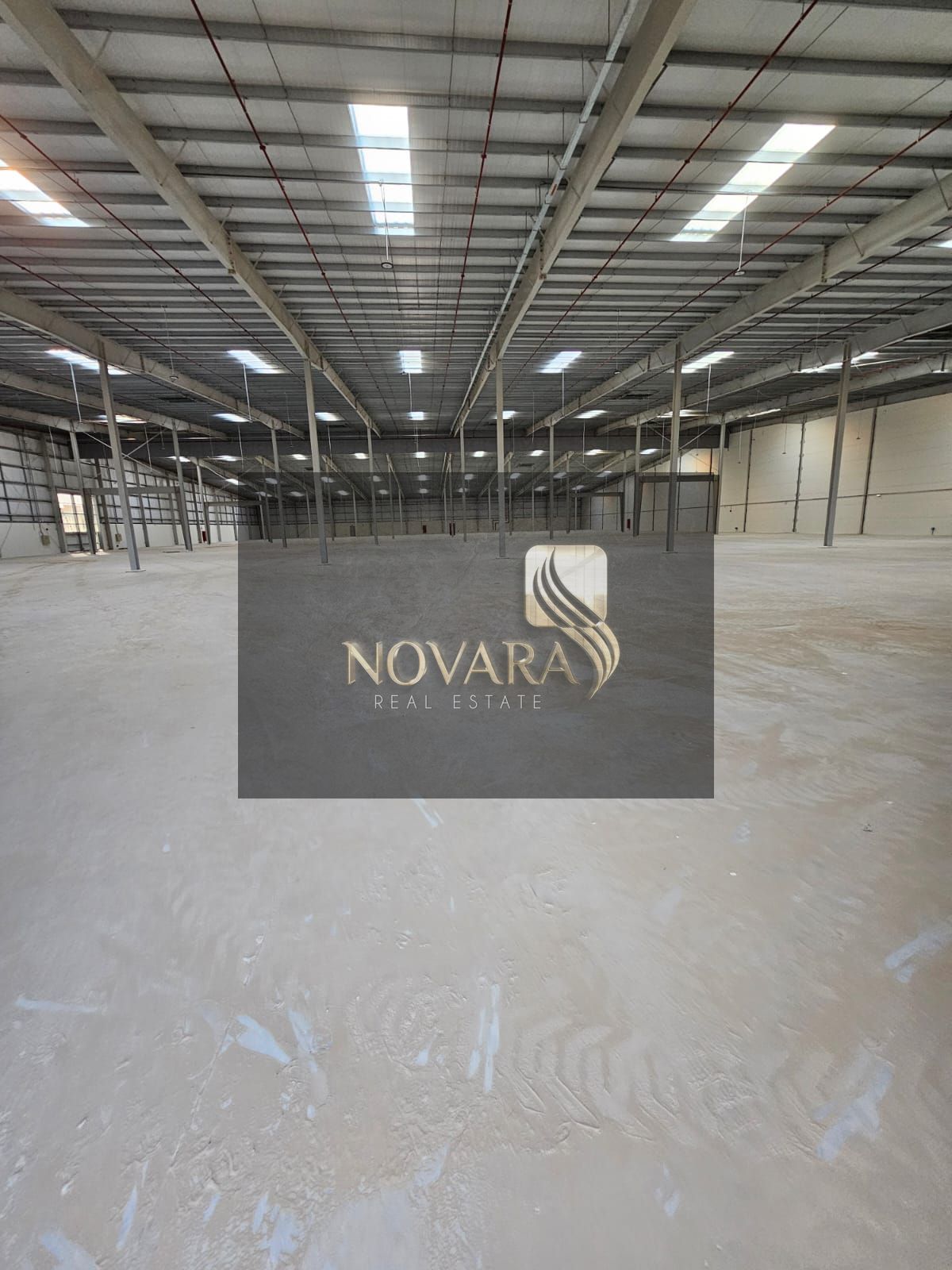 A spacious warehouse with a total area of 95,207 square feet is available in a strategic location within the new industrial area of Umm Al Quwain.