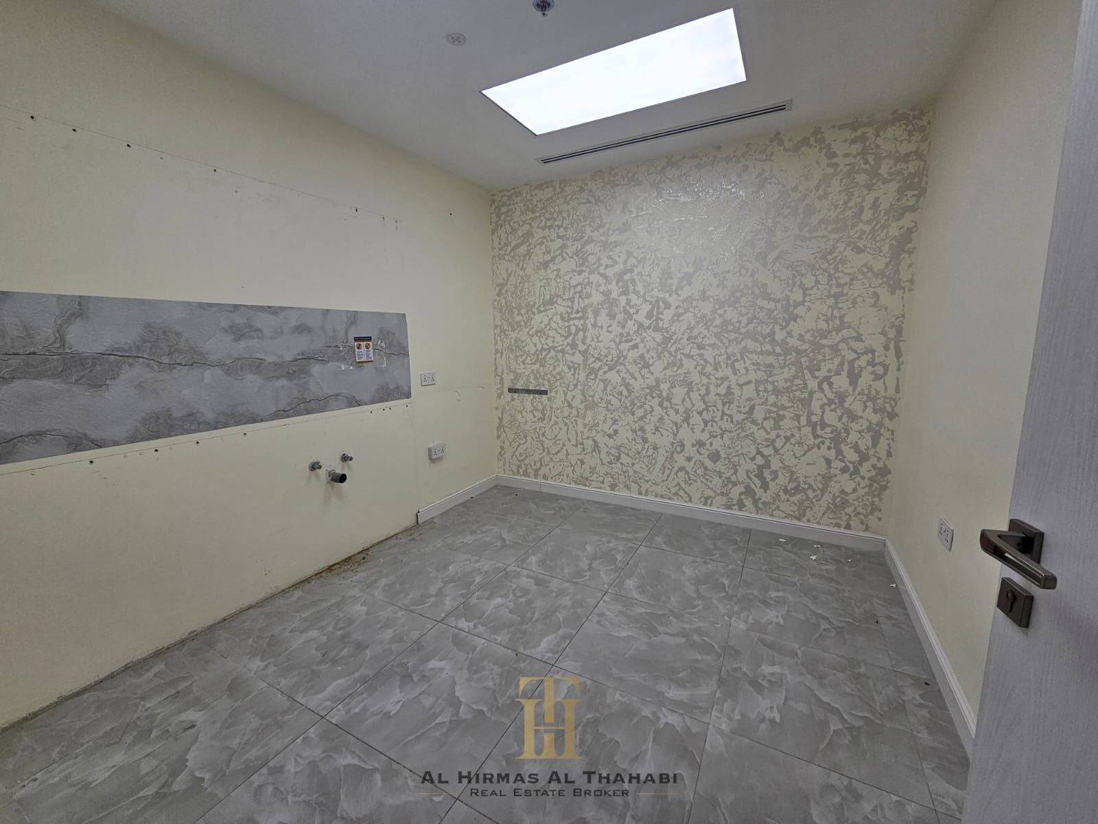 Spacious - Well Located Commercial Office - Ready