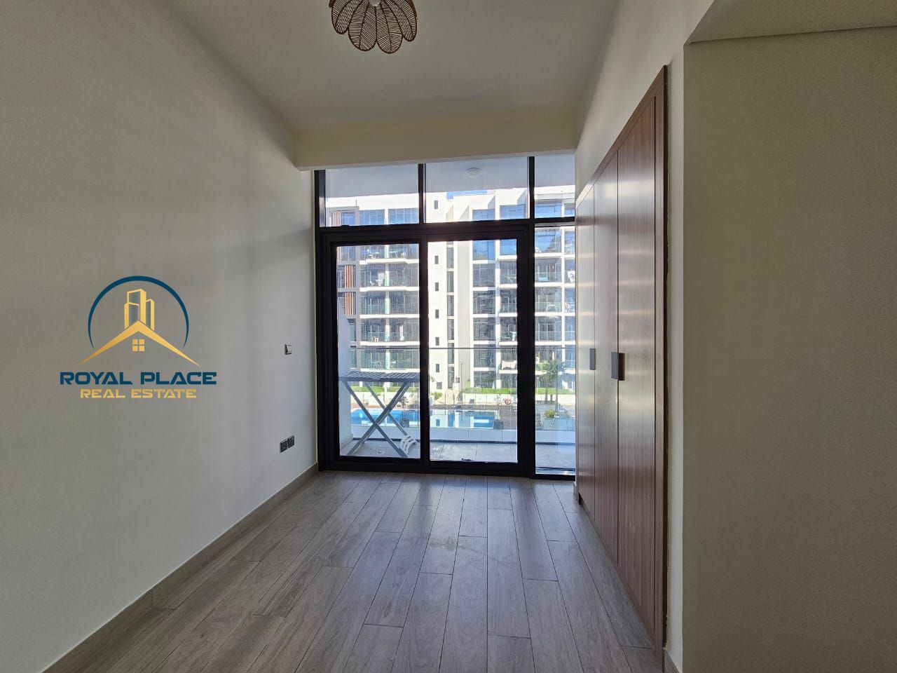REAL DEAL | Stylish Studio | Location Prime