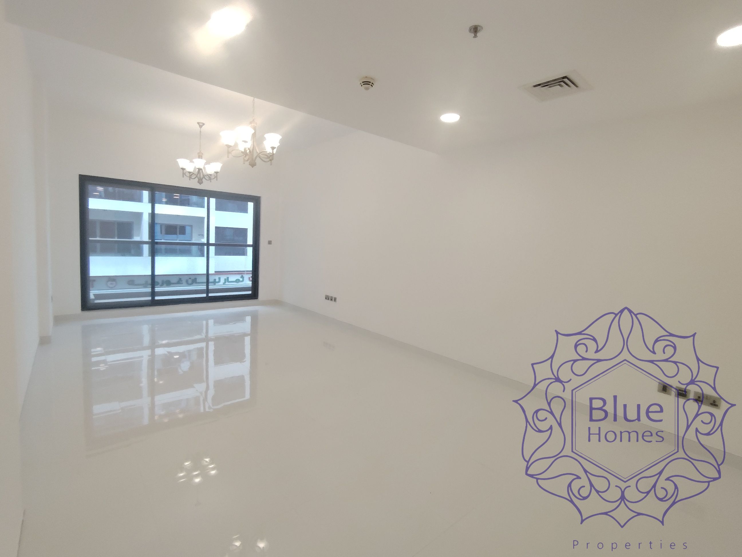 LAVISH 1BHK WITH STORAGE CLOSED KITCHEN AVAILABLE ON ON METRO