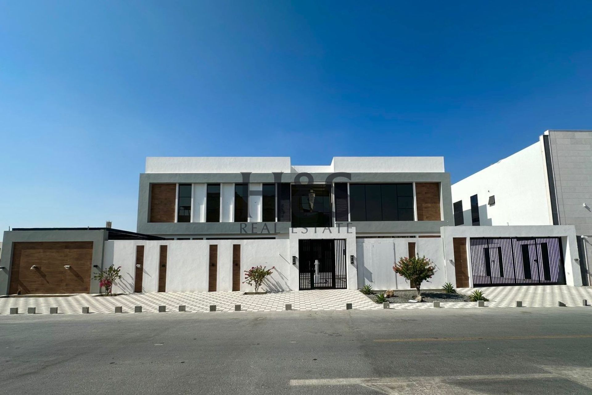 Spacious 5-Bedroom Luxury Villa | Large Plot with Private Pool