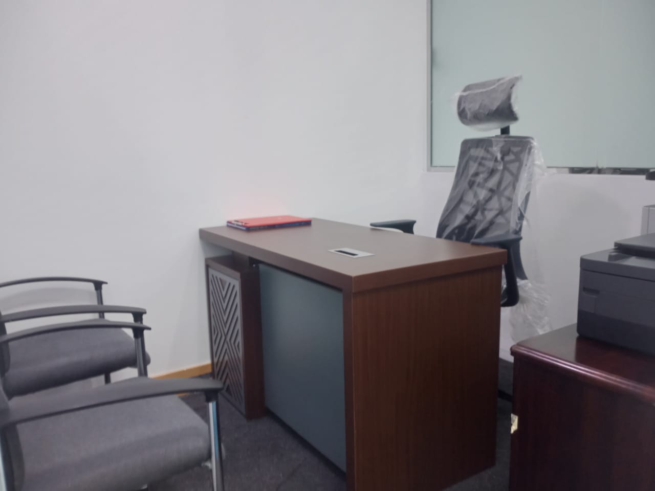 100 SFT fully furnished office 24/7 access with all amenities for AED 1499 pre month