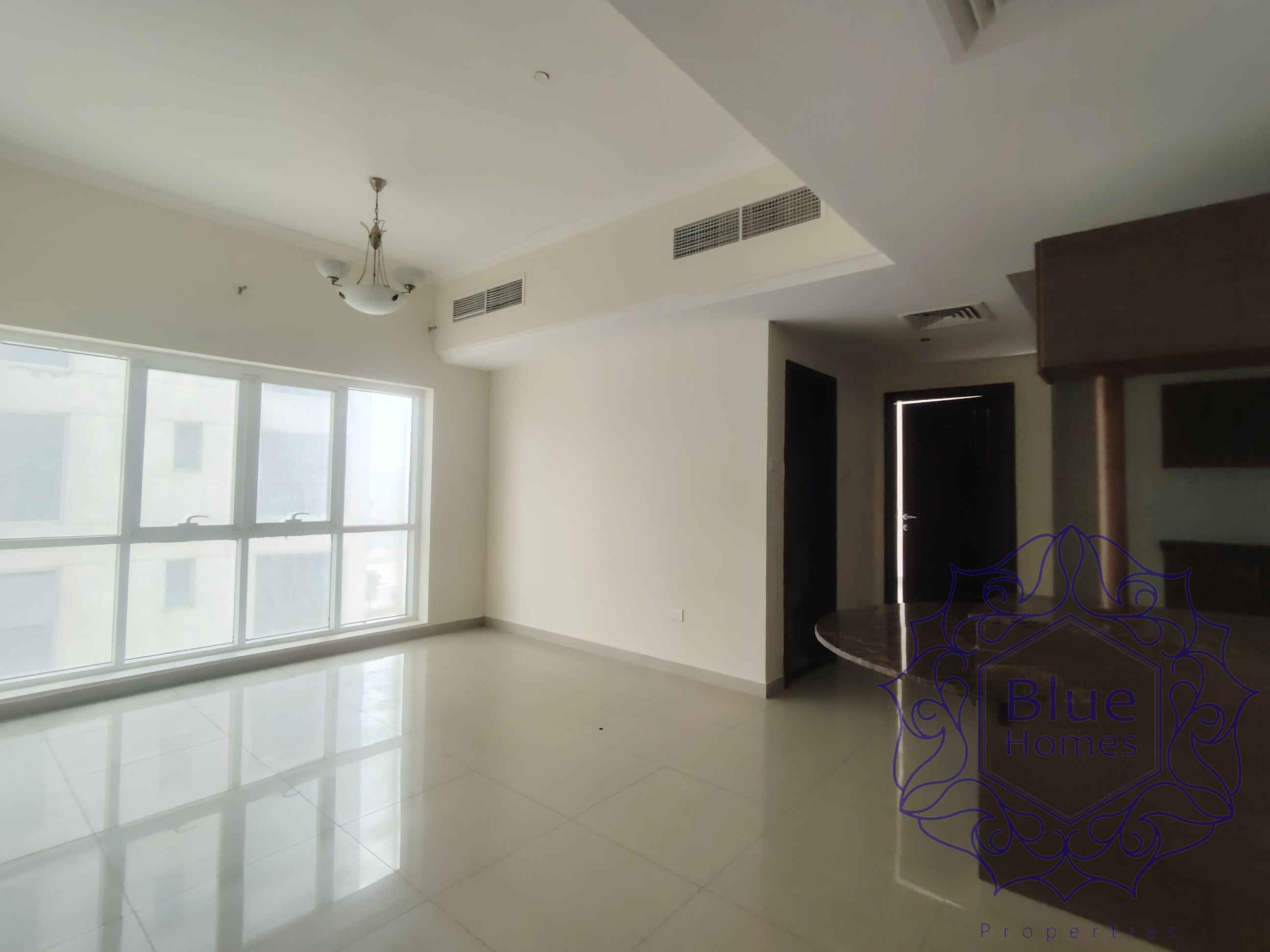 FAMILY BUILDING 1BHK WITH BALCONY AVAILABLE ON MOE METRO