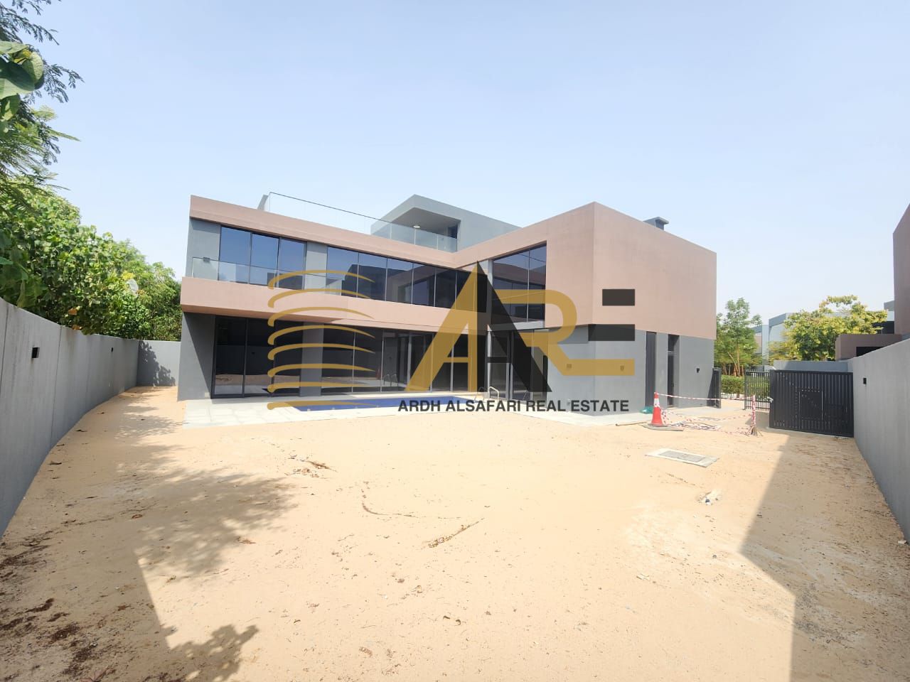 Ultra-Luxury 5BR Villa Equipped Kitchen | Private Pool & Garden | 340k