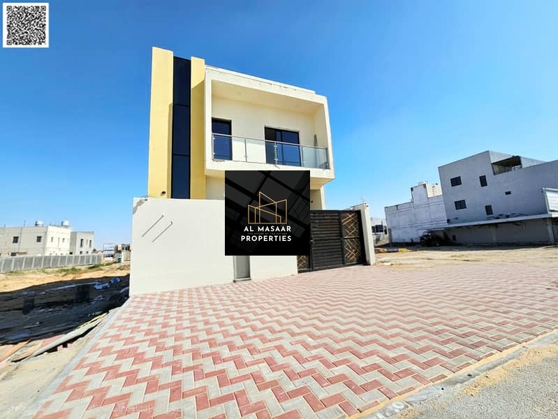 Exceptional opportunity: Modern 5-bedroom villa with a roof terrace at an attractive price. Featuring a complete contemporary design and freehold owne