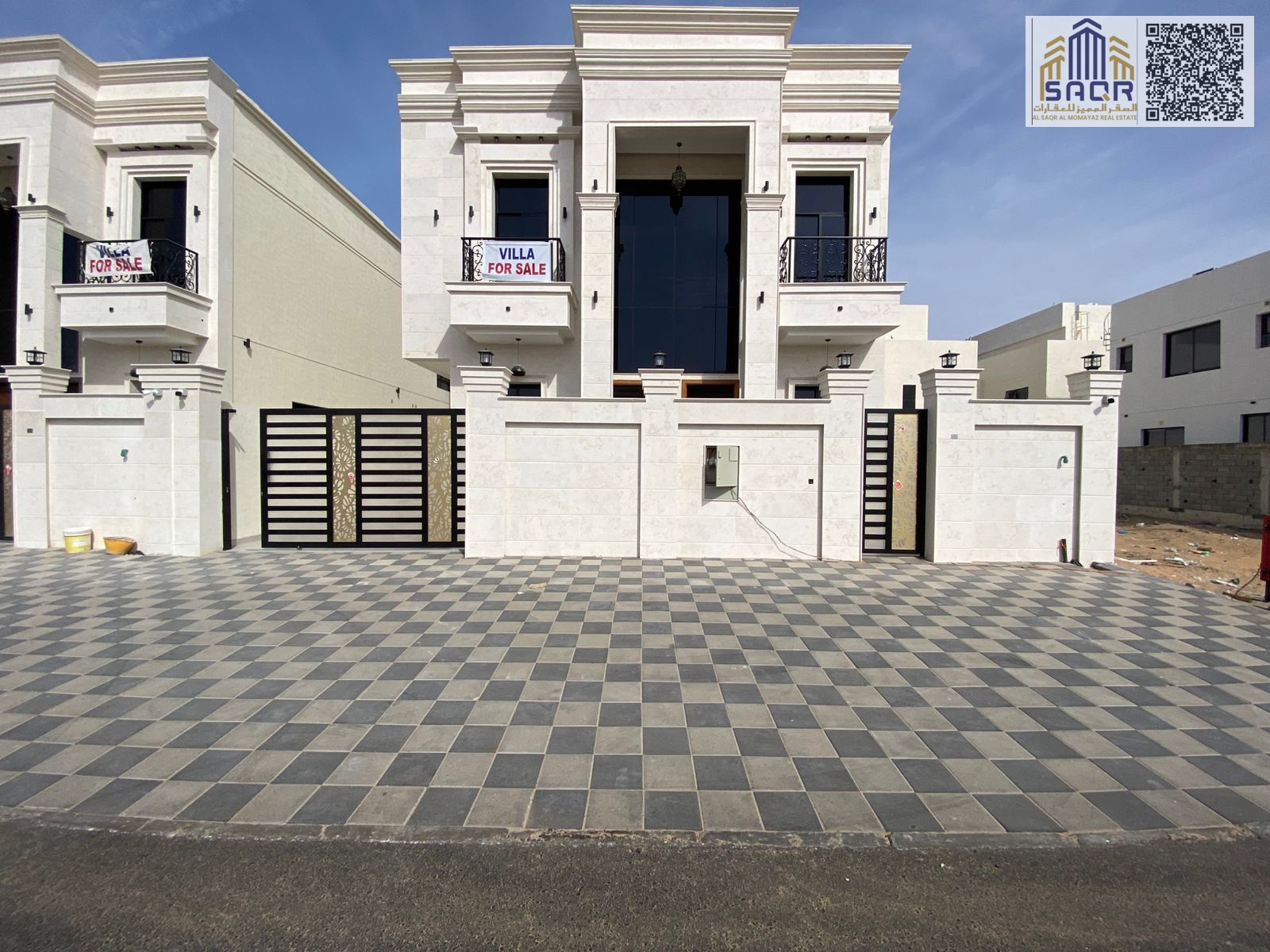 Classic villa for sale, prime location, two floors and a roof, including registration and ownership fees