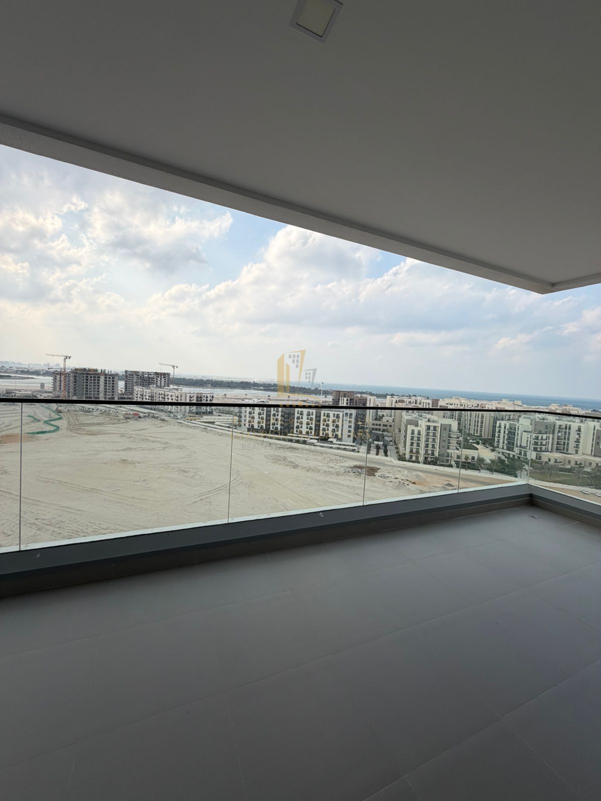 For Sale | 4-Bedroom Apartment with Living Room – Sharjah Sharafat Tower