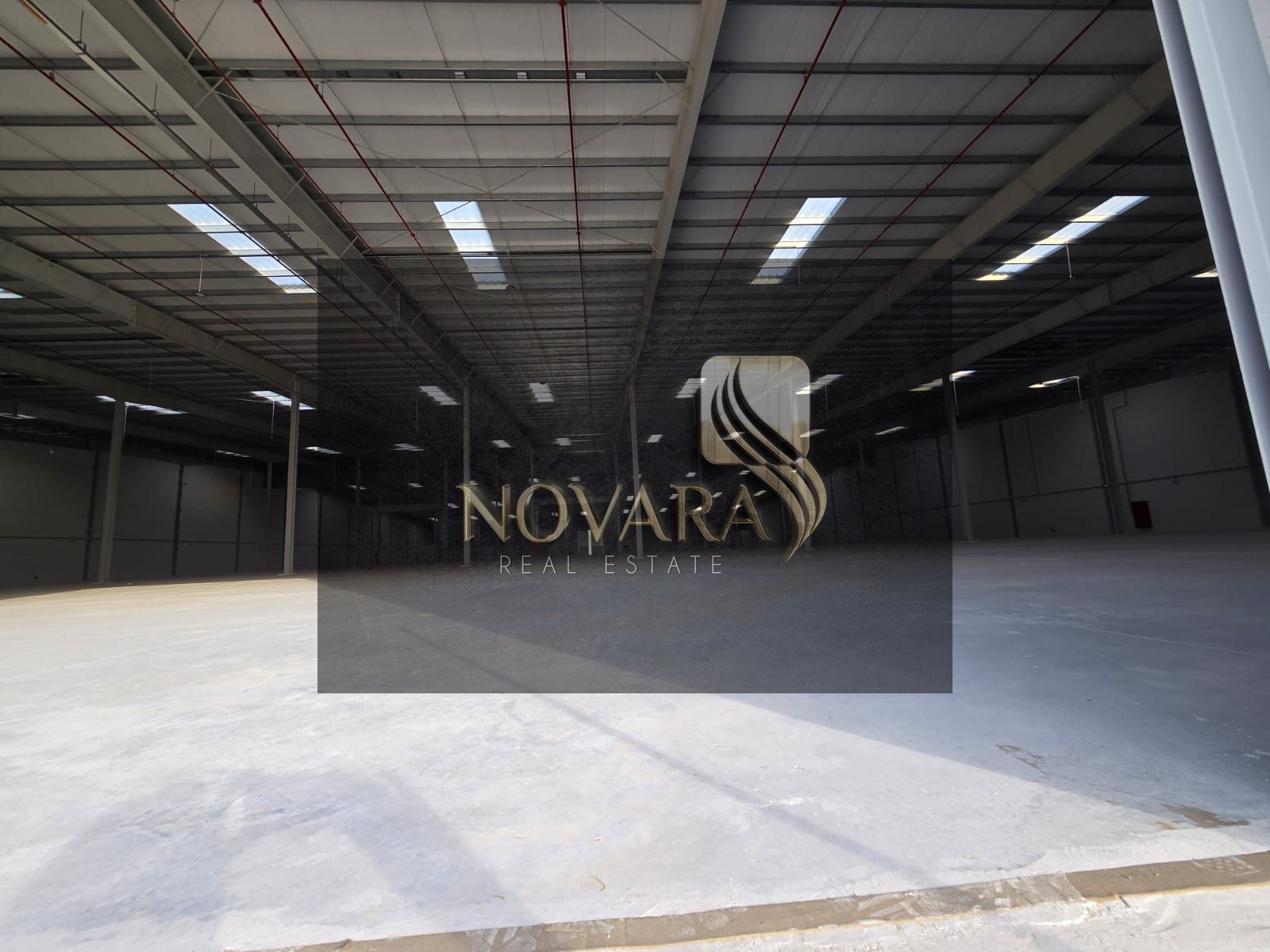 An ideal opportunity for companies and investors looking for large, fully equipped warehouses for storage purposes in a strategic