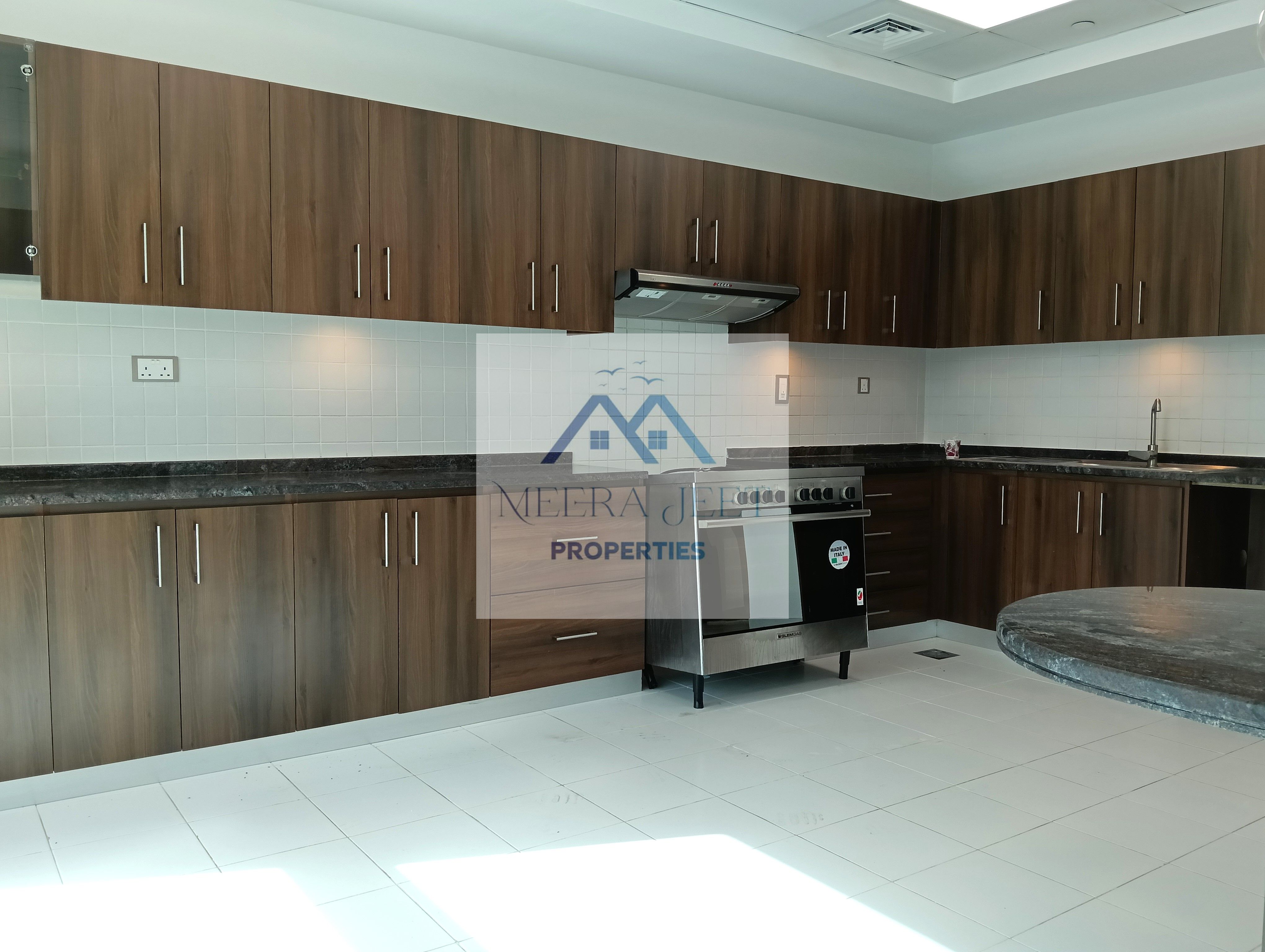 Luxurious 2 BED ROOM_Near Burj Khalifa Metro