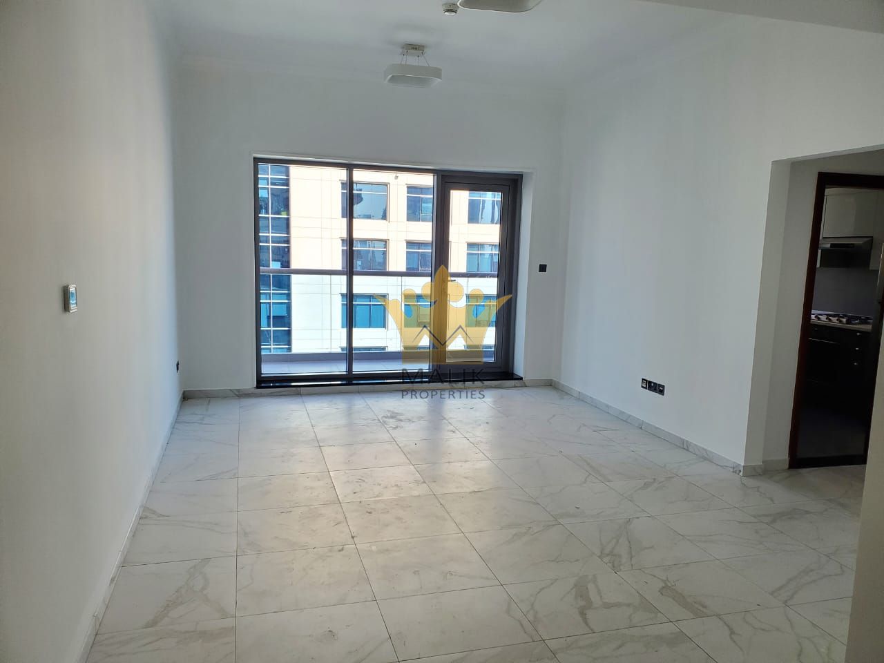 Luxurious 1 Bed with Balcony- Close to METRO