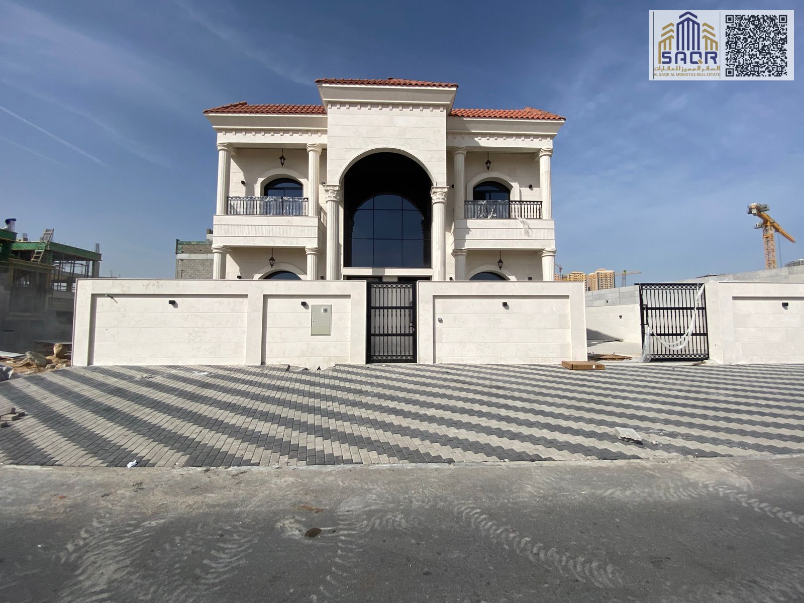 A unique opportunity to own a corner villa in a strategic location, including electricity and air conditioning.