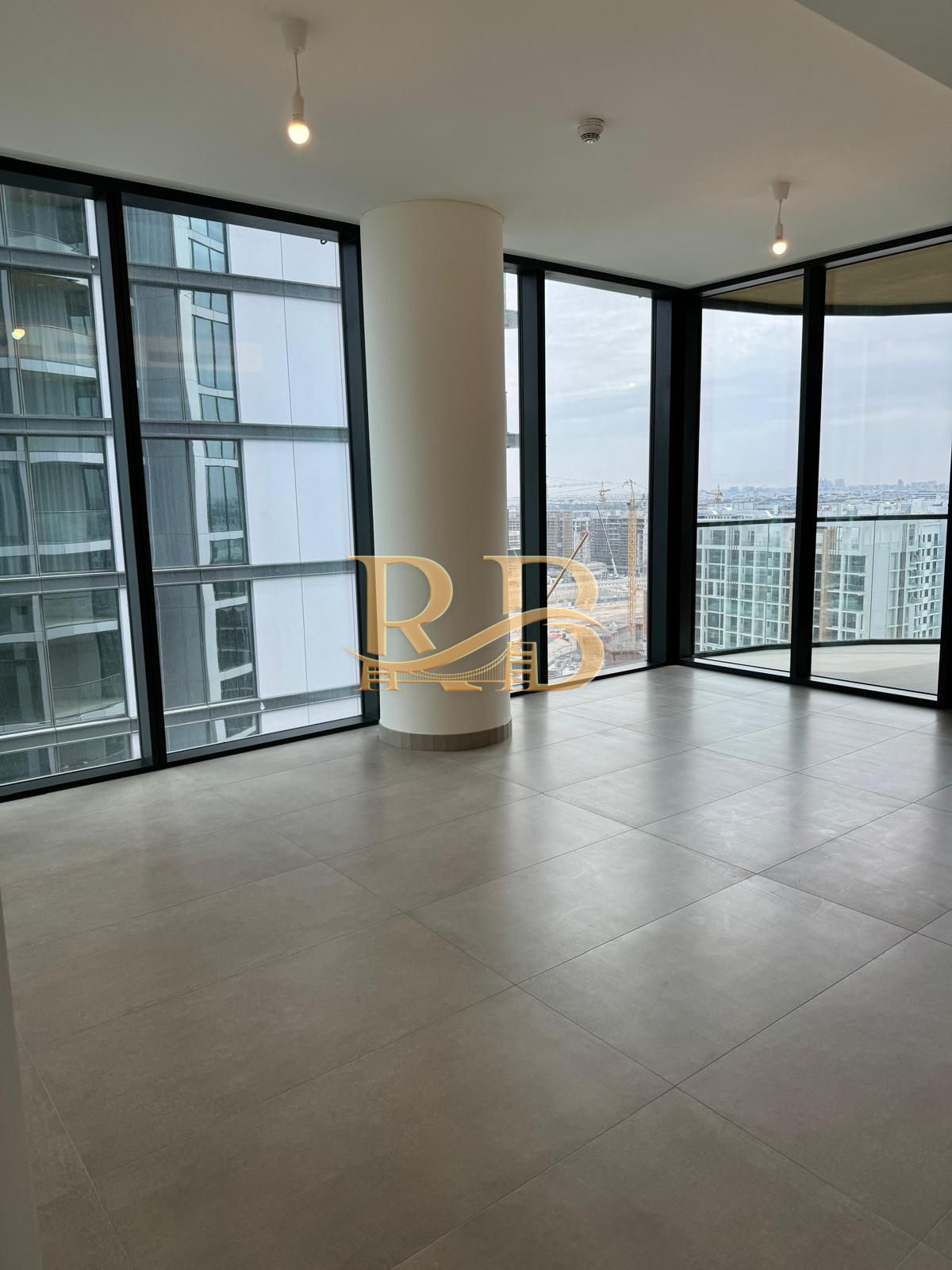 Spacious 2 bedroom apartment/ Maid room/ community view