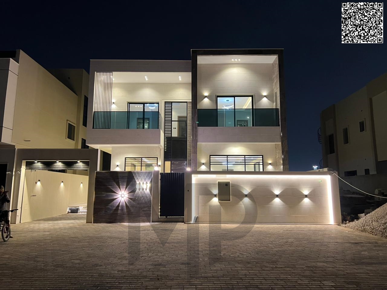 Luxury modern villa for sale, central air conditioning, high-end finishes, freehold ownership for all nationalities - spacious outdoor area for privac