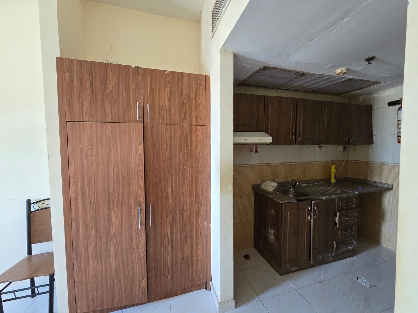 The best studios in Ajman Al Rashidiya, next to the Grand Mall. The most beautiful studio with a separate kitchen and a large area with built-in wardr