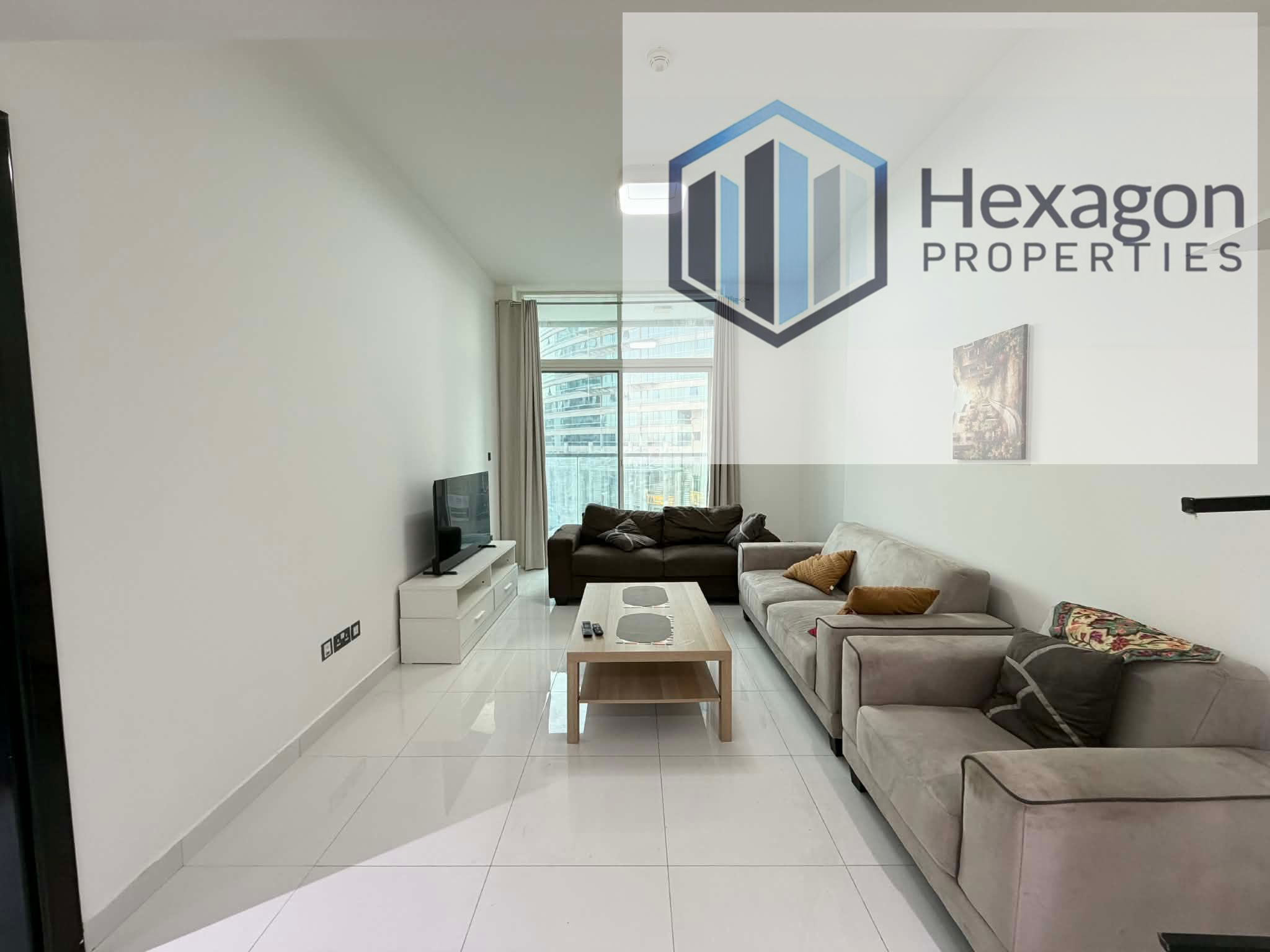 Fully Furnished 1 BHK | Closed Kitchen & Roundaboud View | Easy Access to Super Markets , Schools & Malls