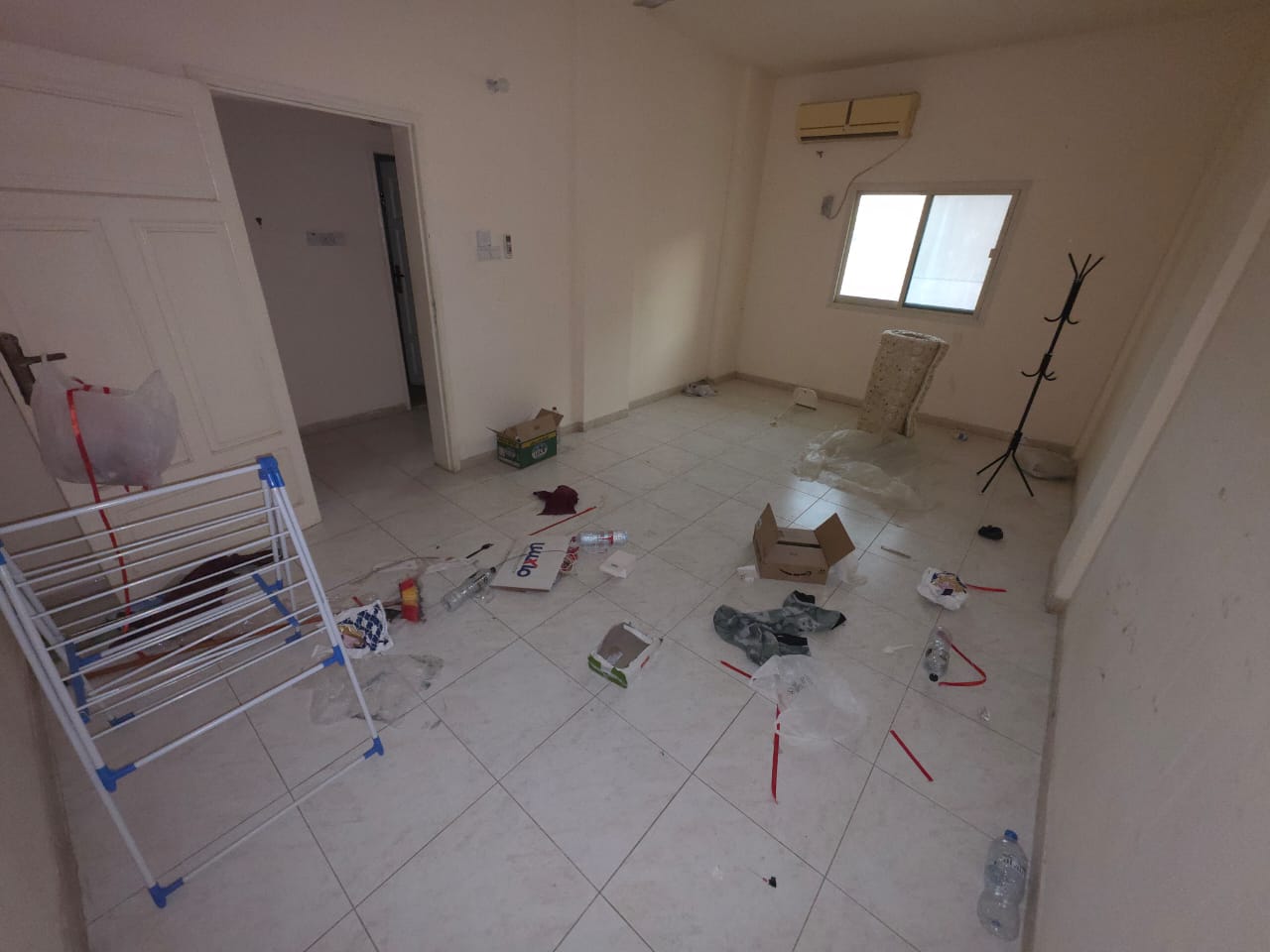 Very spacious studio apartment with a separate kitchen - ground floor - at a very reasonable price - prime location - on the Sheikh Mohammed Bin Zayed