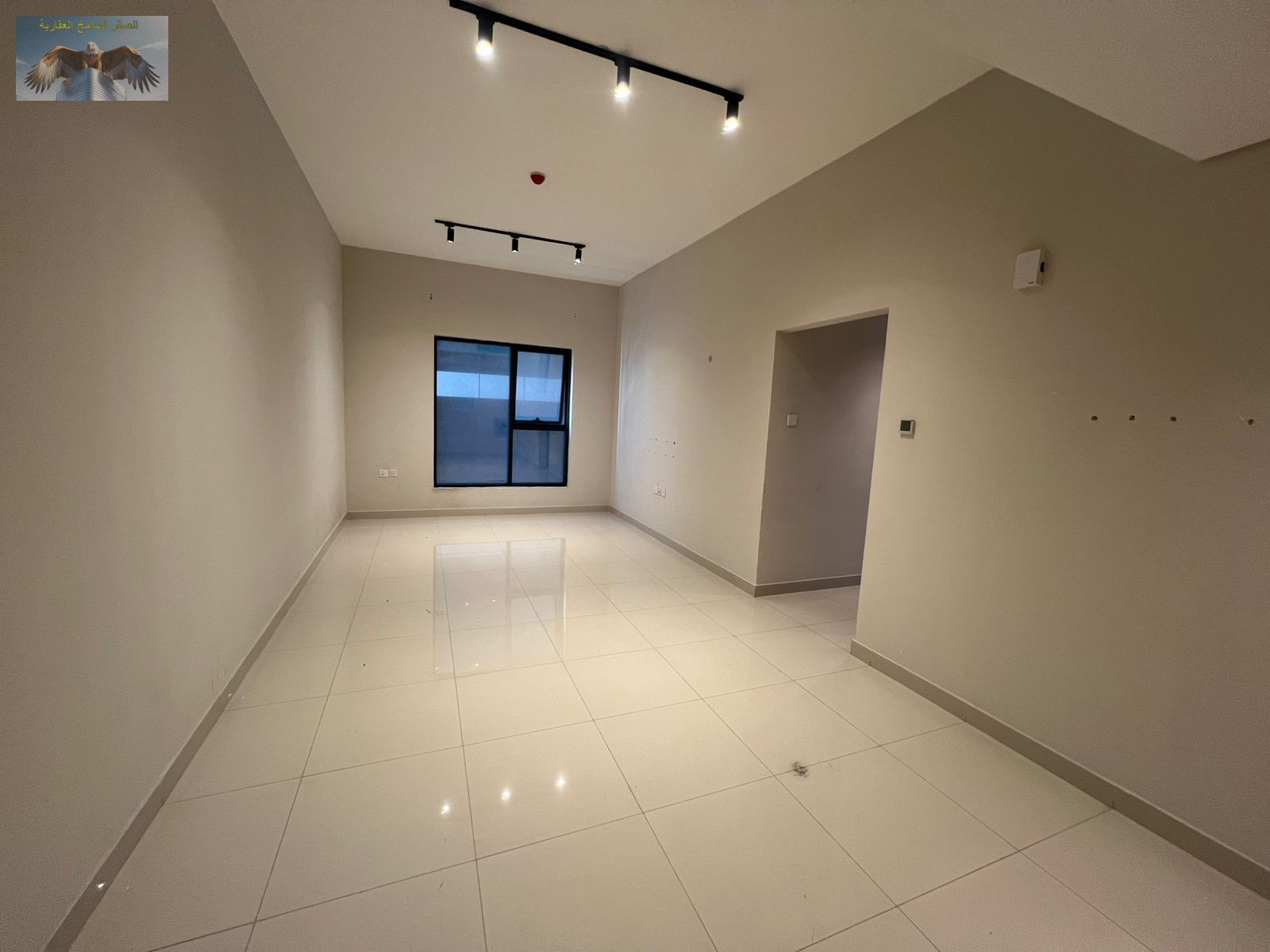 Beautiful two-bedroom apartment in a new tower with card access system + free gym + at a very special price in a prime location
