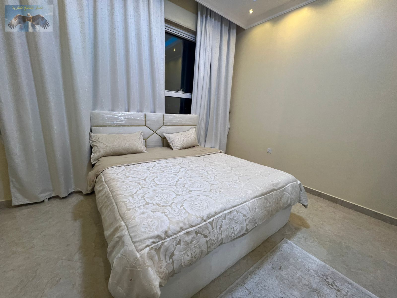 Opportunity in Ajman for rent: Furnished three-bedroom apartment with a living room in a prime location, high-end furnishings, and private parking.