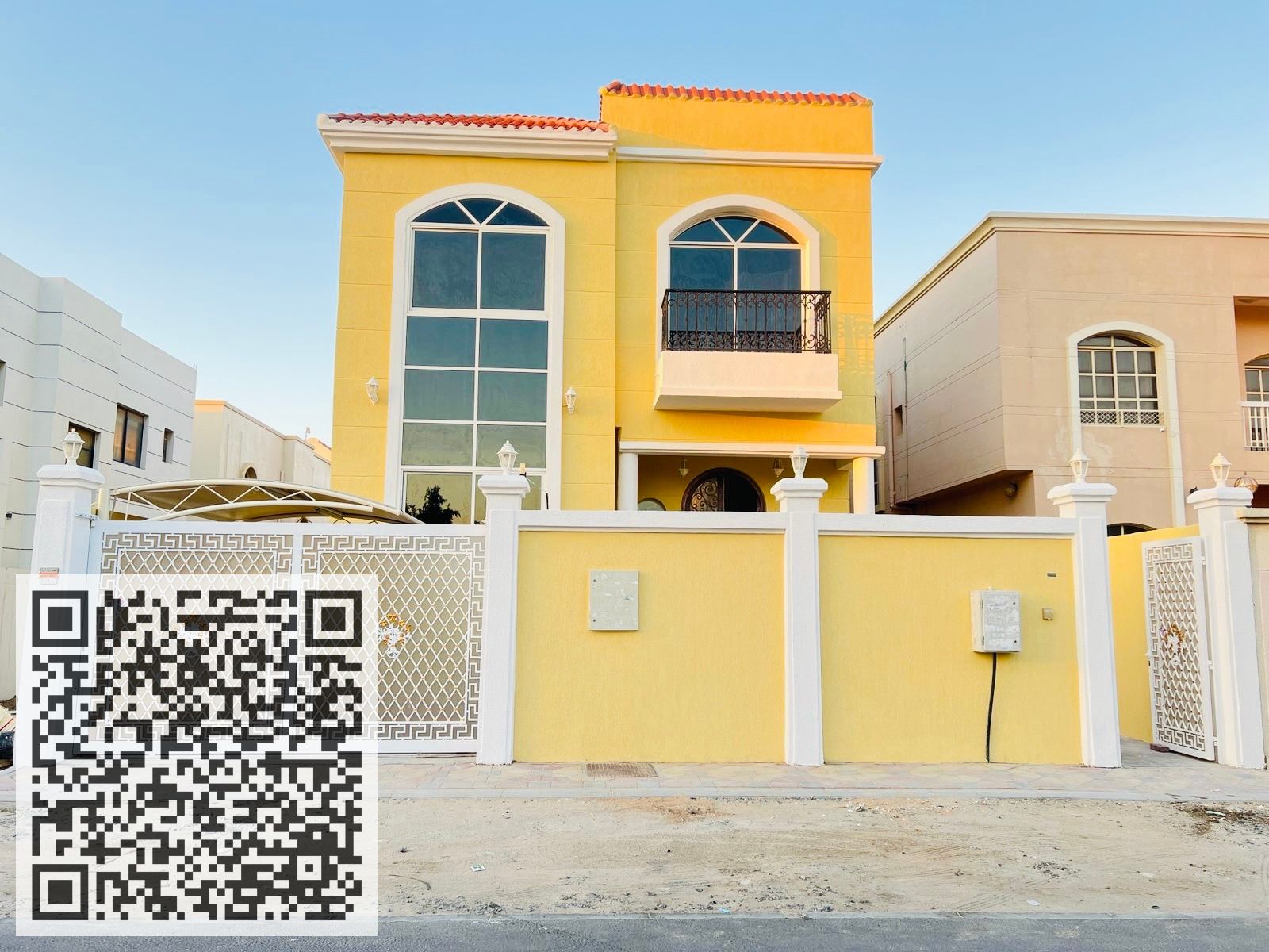 Villa for sale in Ajman, prime location, freehold ownership for everyone, at a bargain price