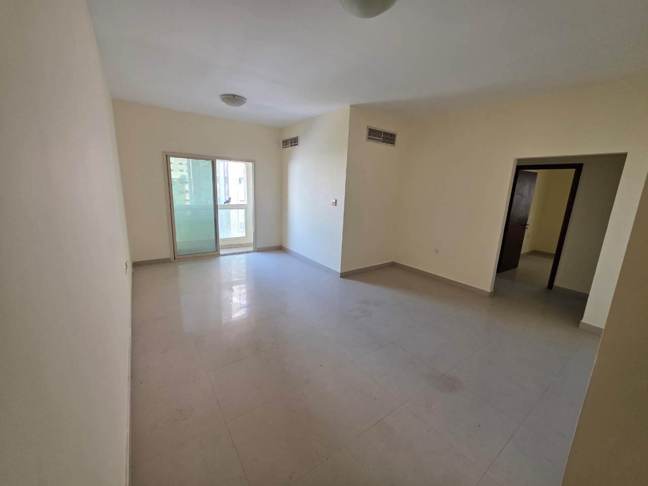 Two bedrooms and a living room in Ajman at the lowest prices, with spacious areas, very clean finishes, central air conditioning, a balcony