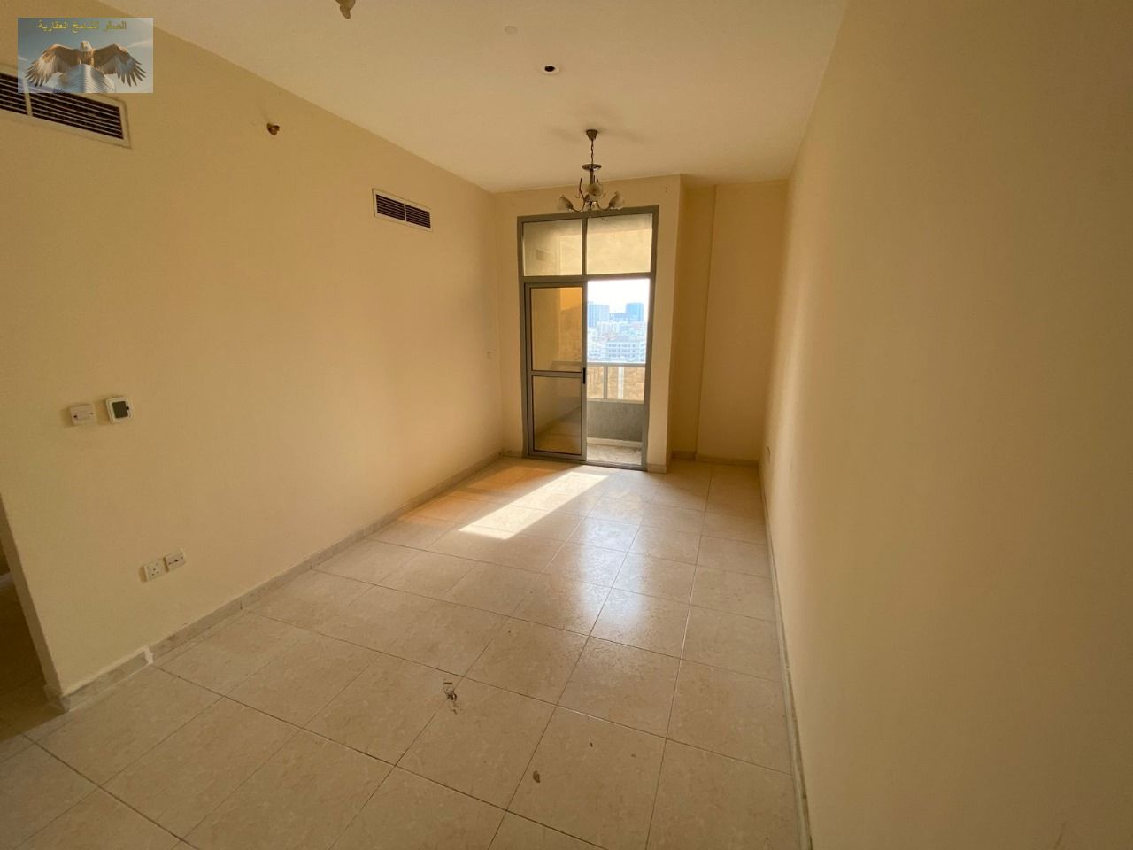 One bedroom and living room in Al Nuaimiya 1, next to Gulf Bridge, at a very special price + prime location + balcony. Excellent location close to all
