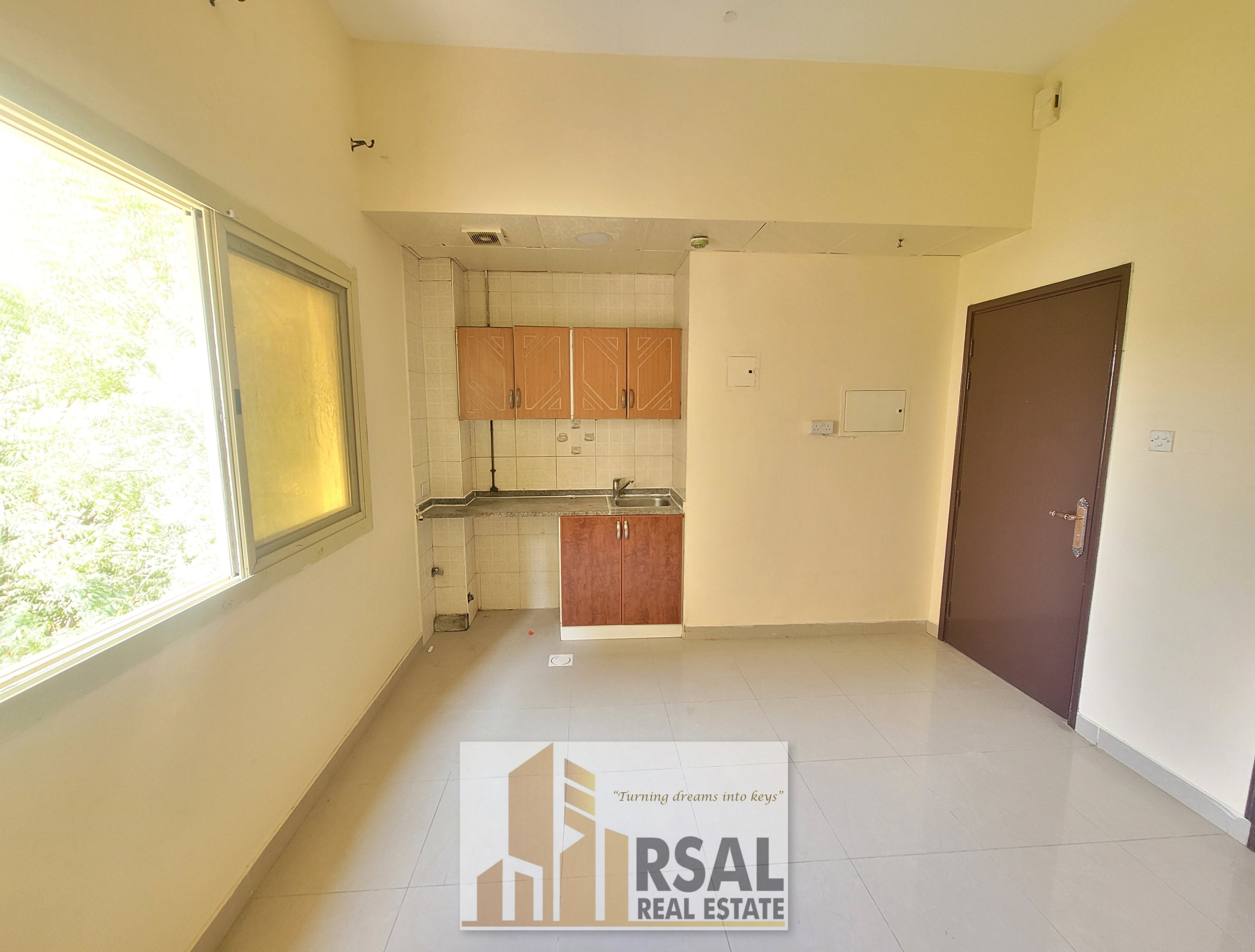 Specious Studio/Family Building/No Deposit/Near Ambassador School