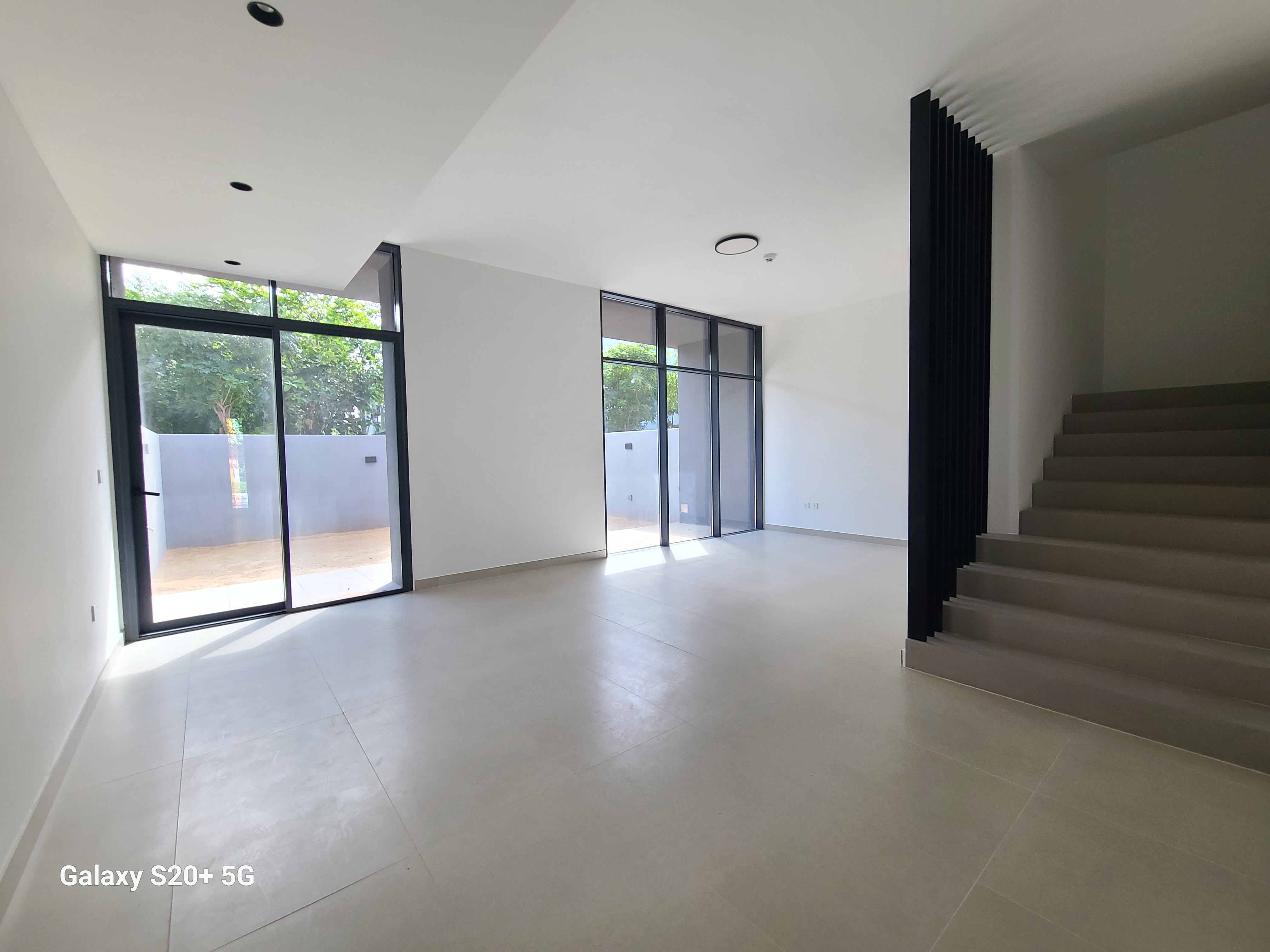 Ready to move 4bhk middle unit available kaya massar