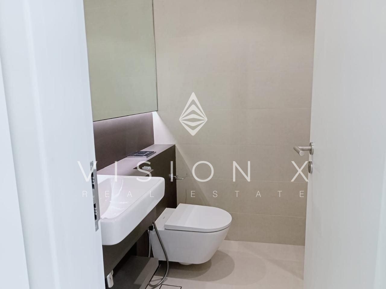 Stunning Views | Spacious & Modern Townhouse