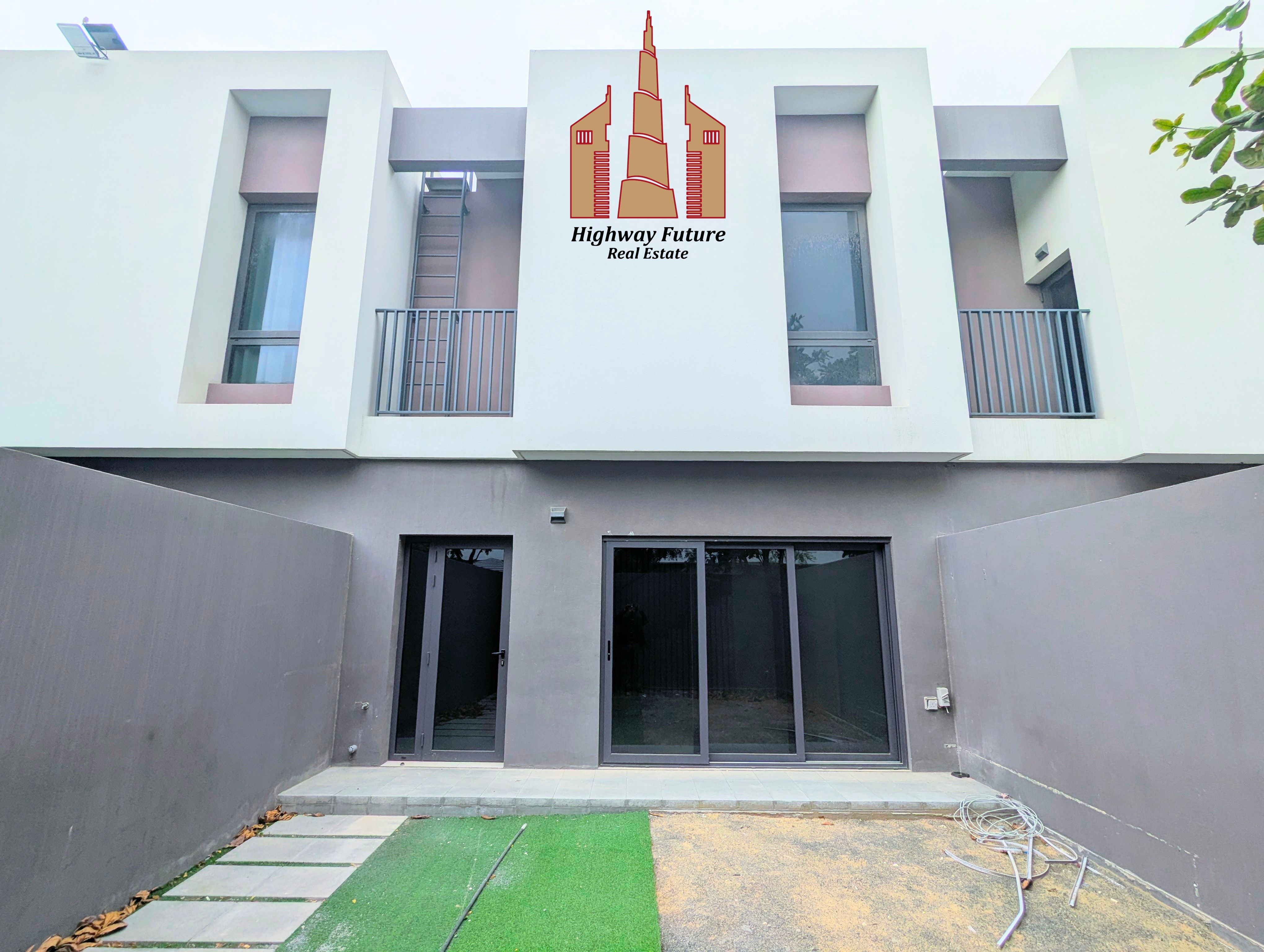 HOT OFFER || LIKE NEW TOWNHOUSE 2BHK