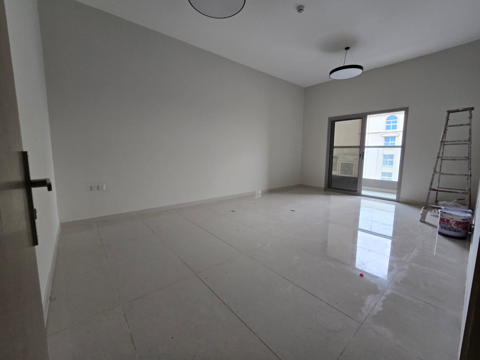 The most luxurious apartment in a prime location, close to all services, at a great price, with a distinctive view and free parking.