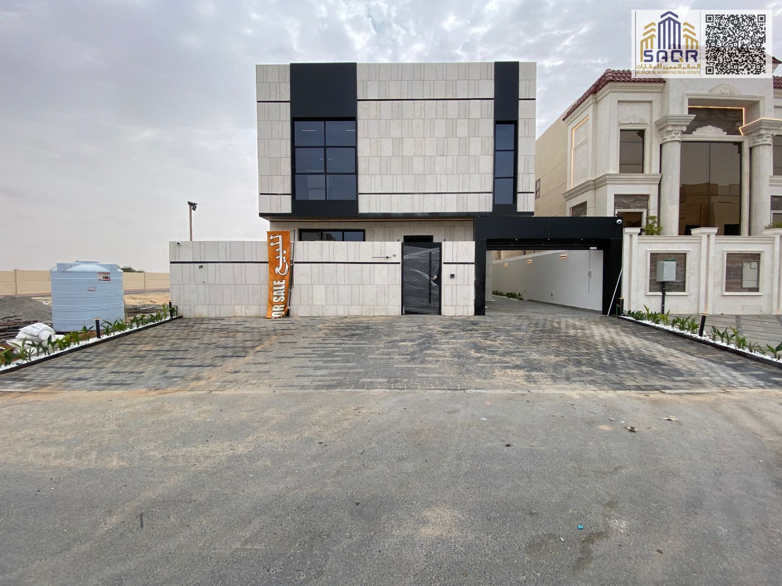 A very luxurious villa with a custom finish and a swimming pool, priced inclusive of fees.