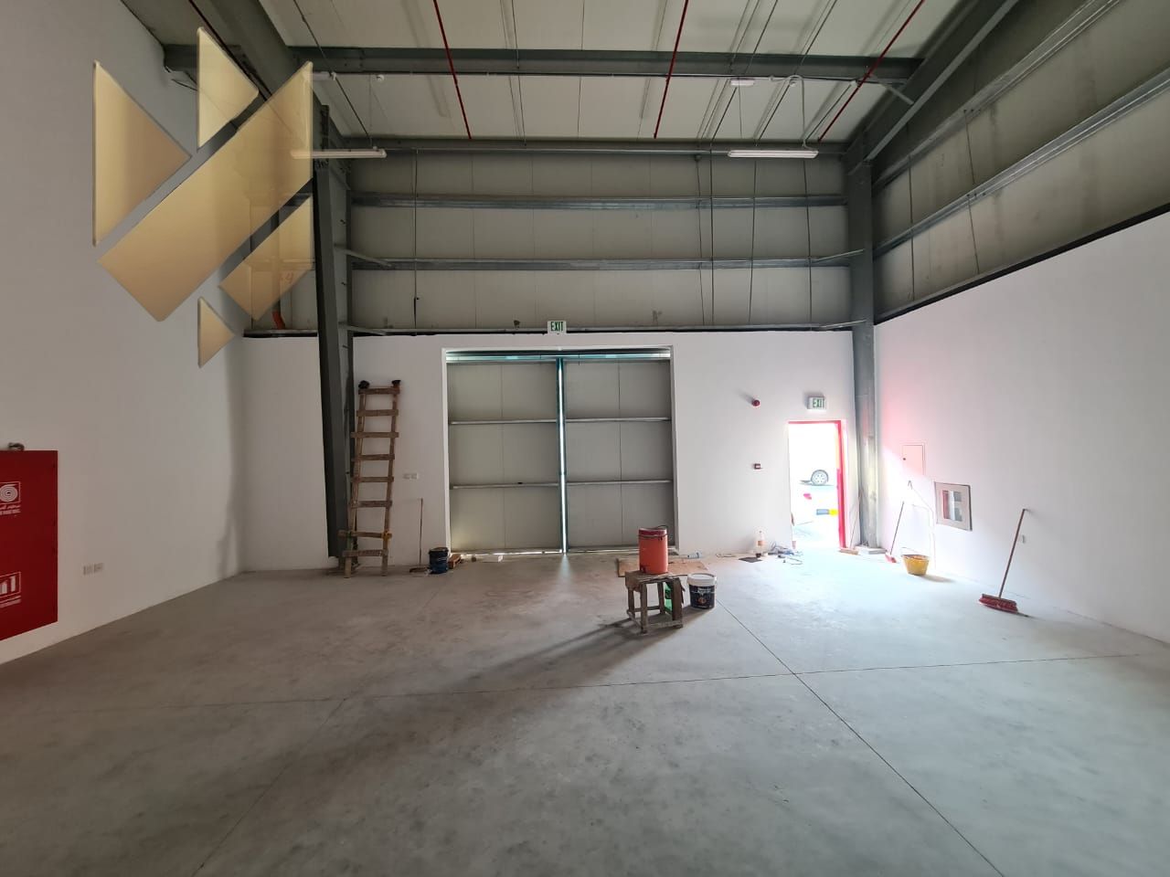 Brand new / Main Street / With office and bathroom, 1300 sq ft