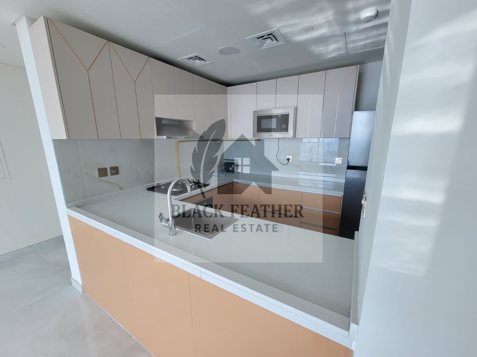 SPACIOUS 2 BHK/ MODERNLY EQUIPPED KITCHEN/ READY TO MOVE IN