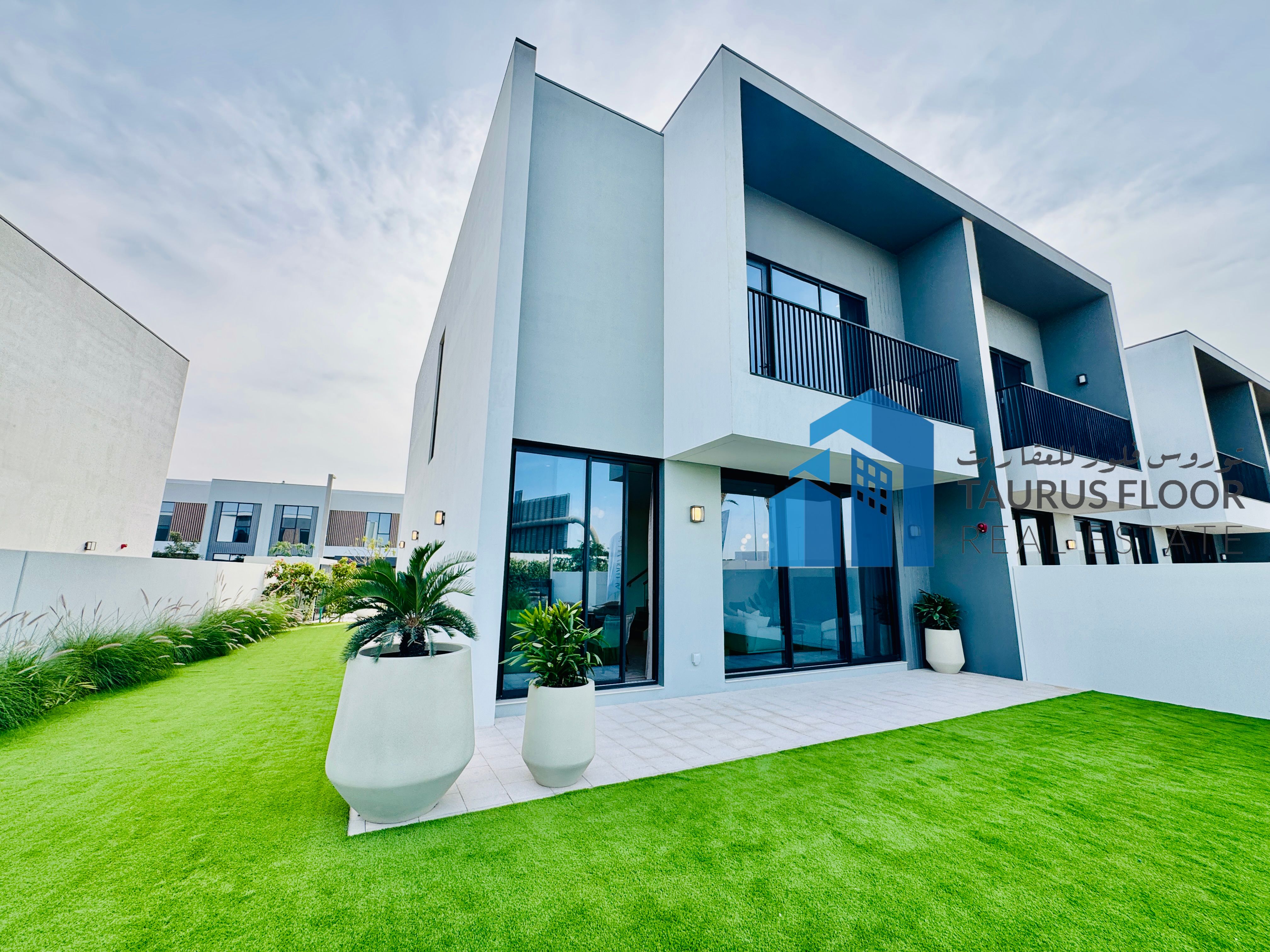 Brand New Ultra Luxurious 4+Maid With Garden