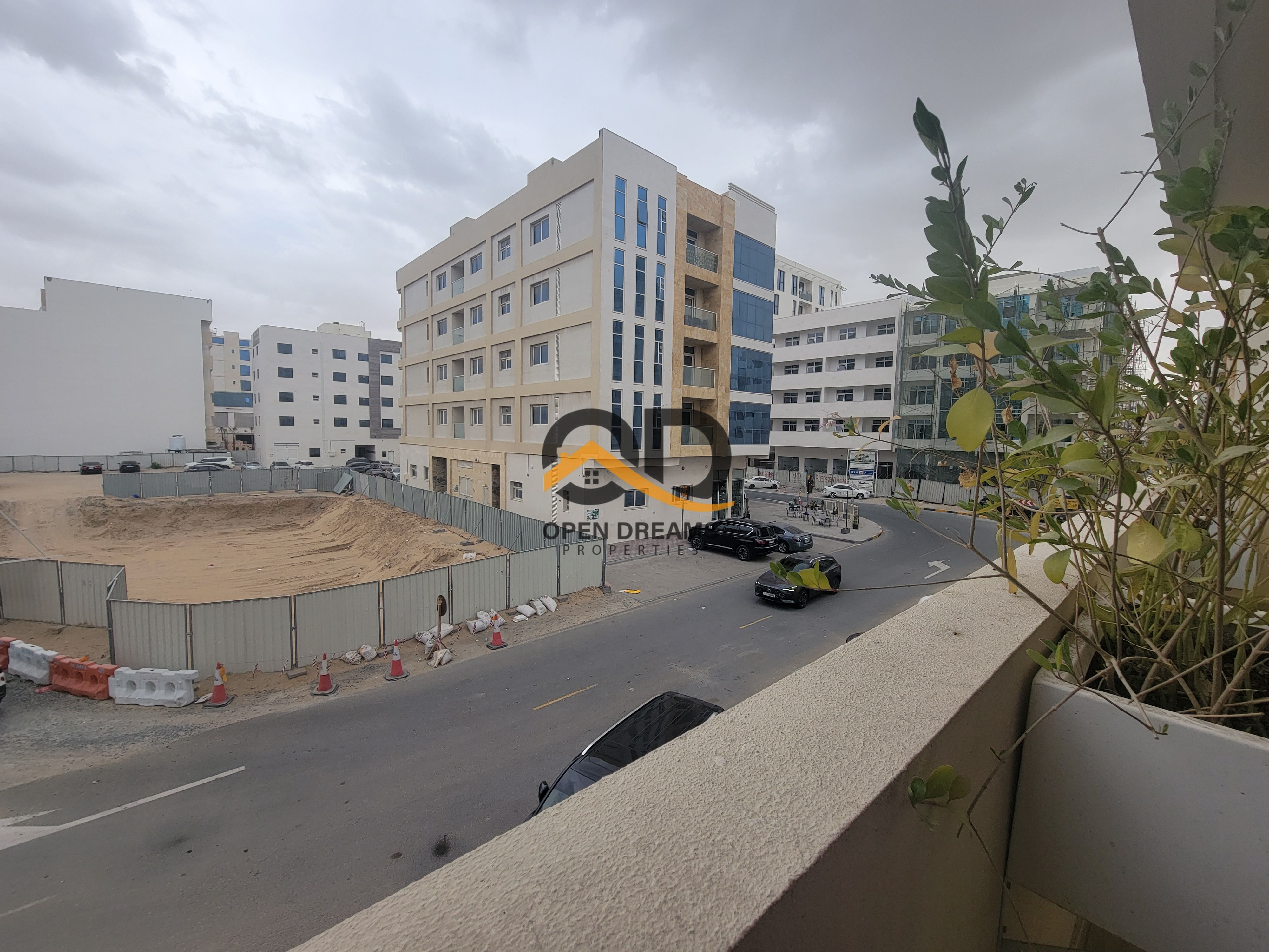 Charming 1bhk apartment with balcony in Aljada