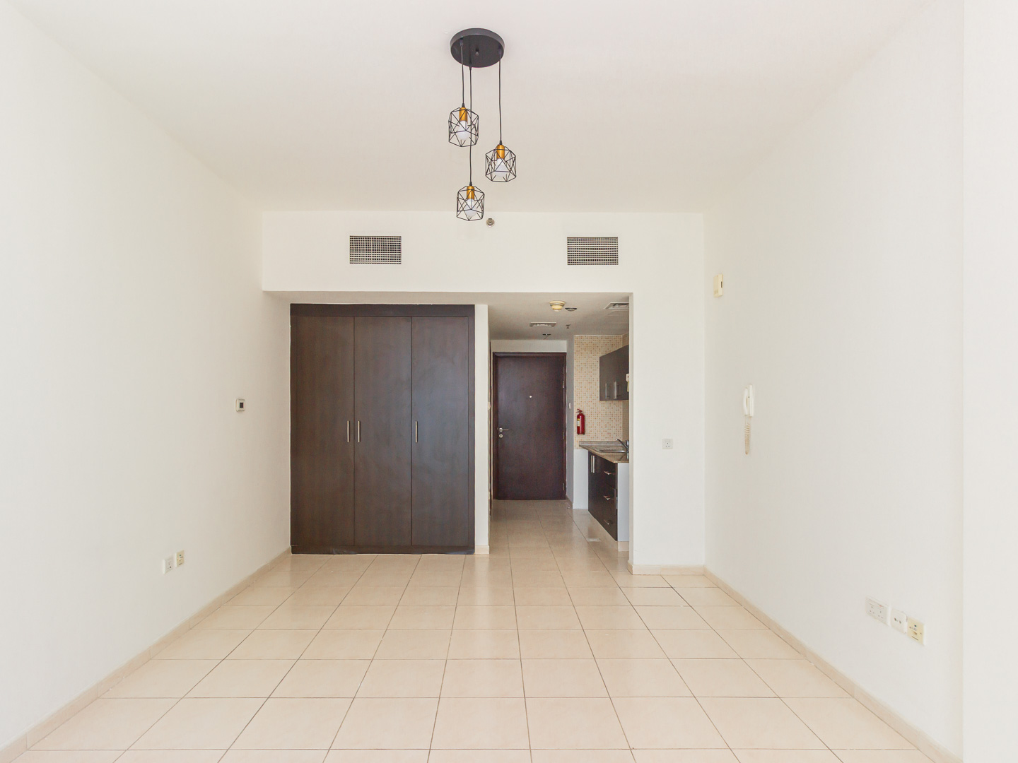 Well Maintained / Vacant / With Balcony